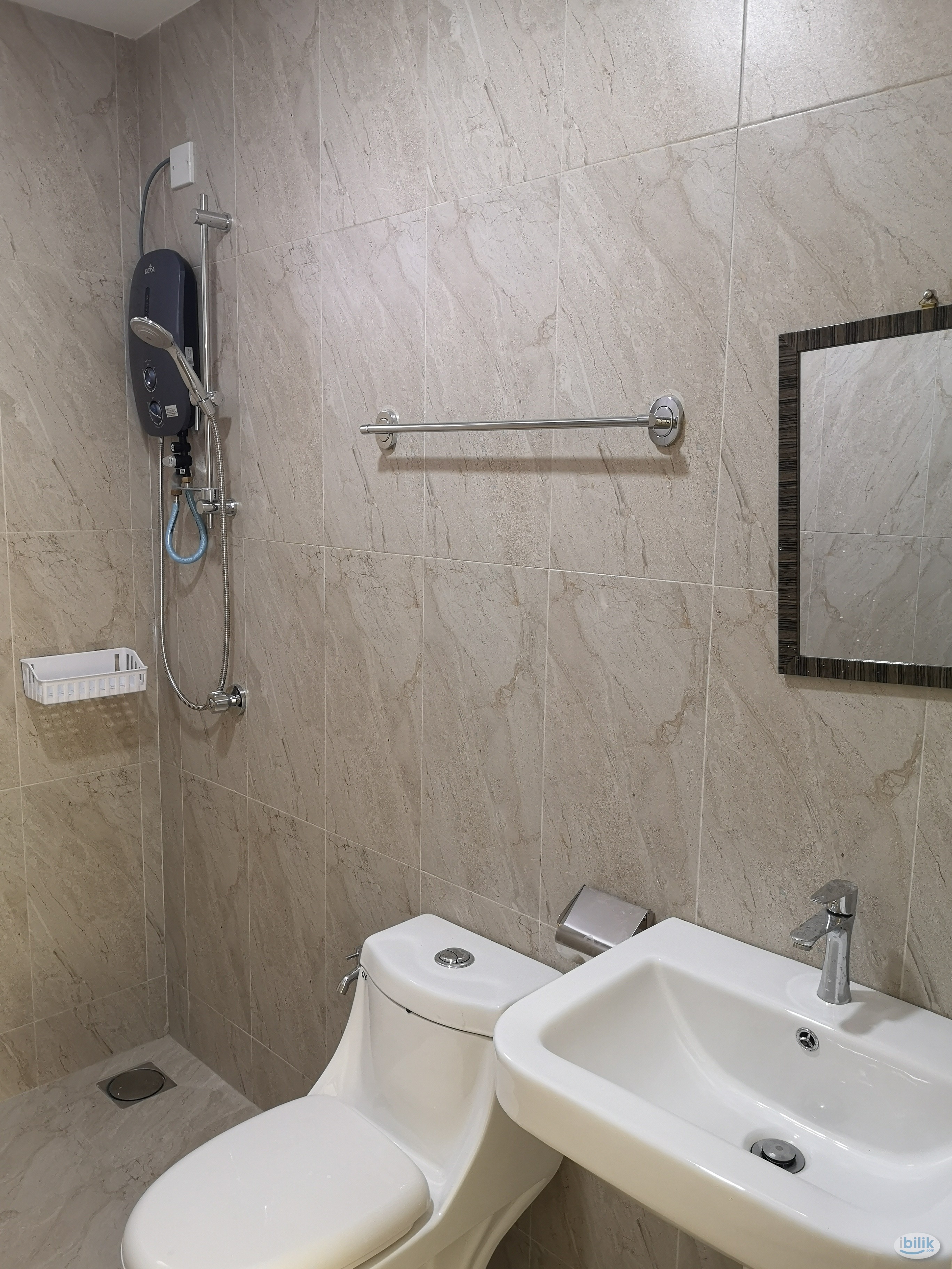 Female Master Room at The Hamilton, Wangsa Maju Private Walkway to LRT - Image 2