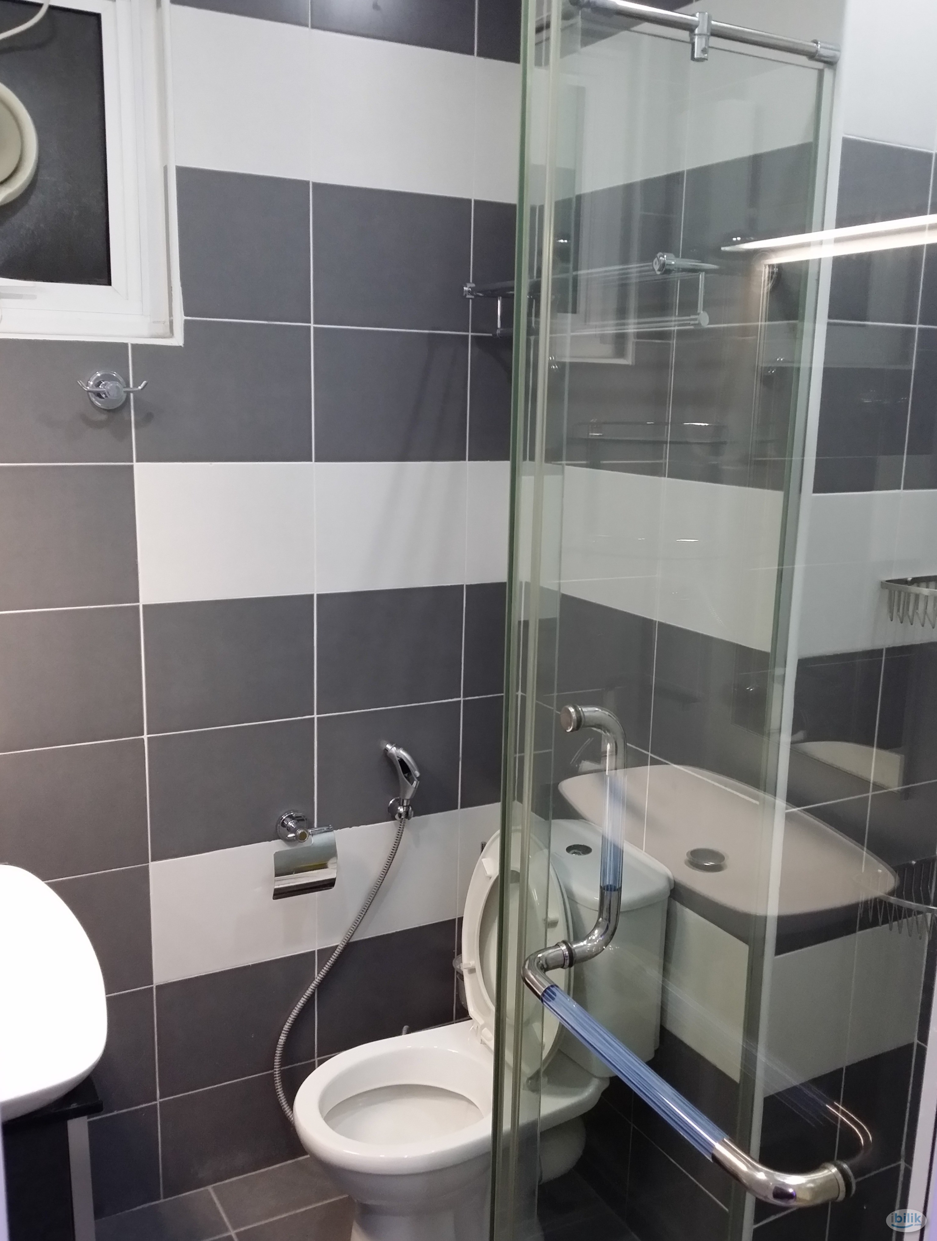 Single Room at i-Regency Condominium near to USM & Tesco Extra(Lotus)Fully Furnished - Image 4