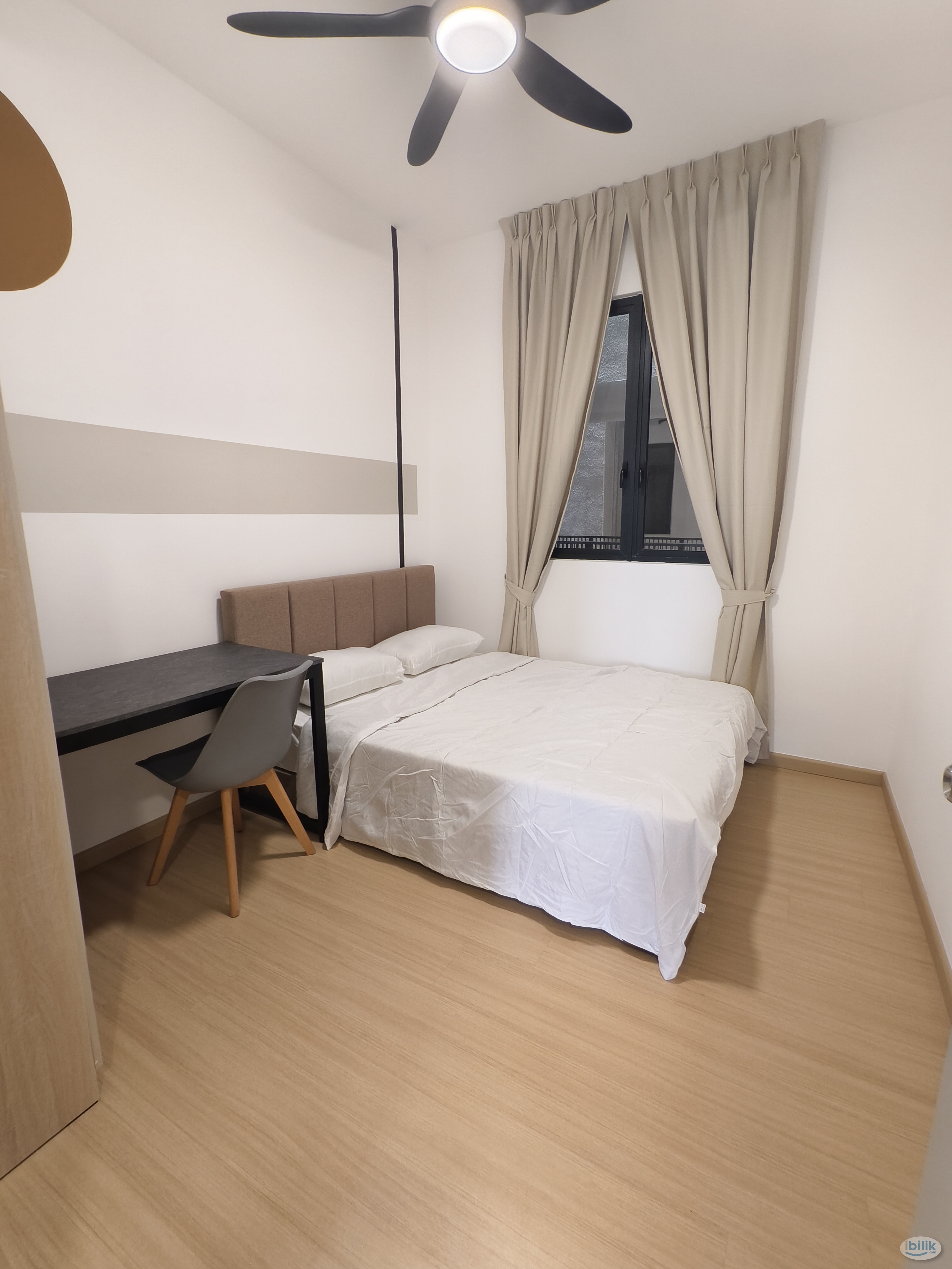 You City 3 Medium Room R3 – 🚉 Linked MRT Access + 🏪 Mall Convenience!。 - Image 1