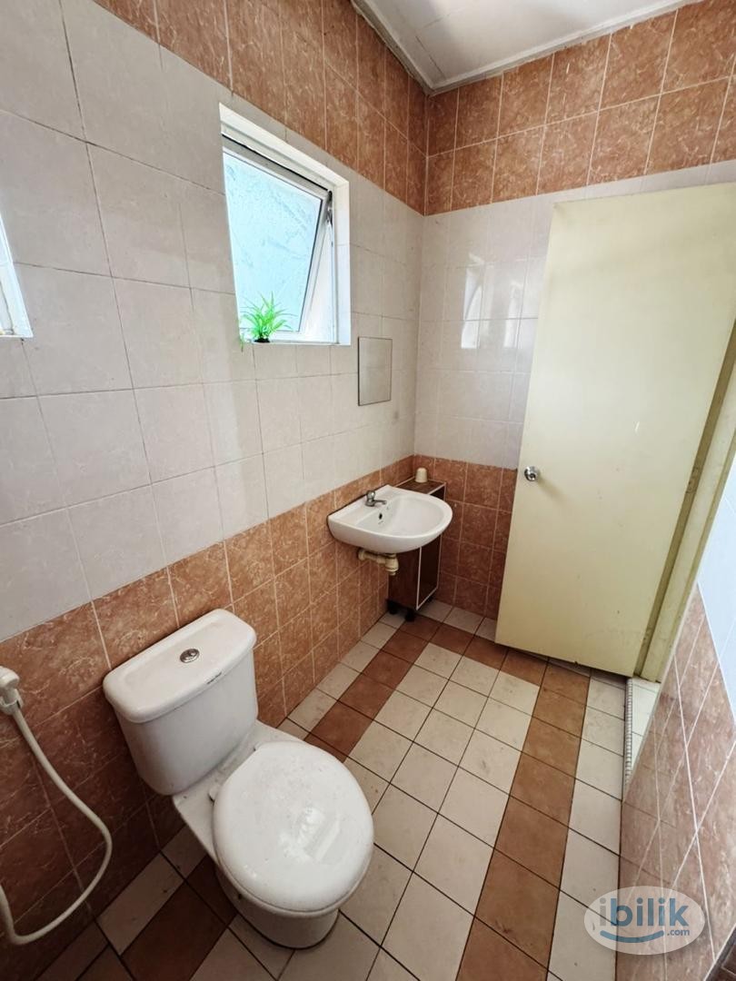 🎈 SUPER SPACIOUS MASTER ROOM 🎈at Bukit Rahman Putra, Sungai Buloh 🥰 MOVE IN IMMEDIATELY 🚀 - Image 4