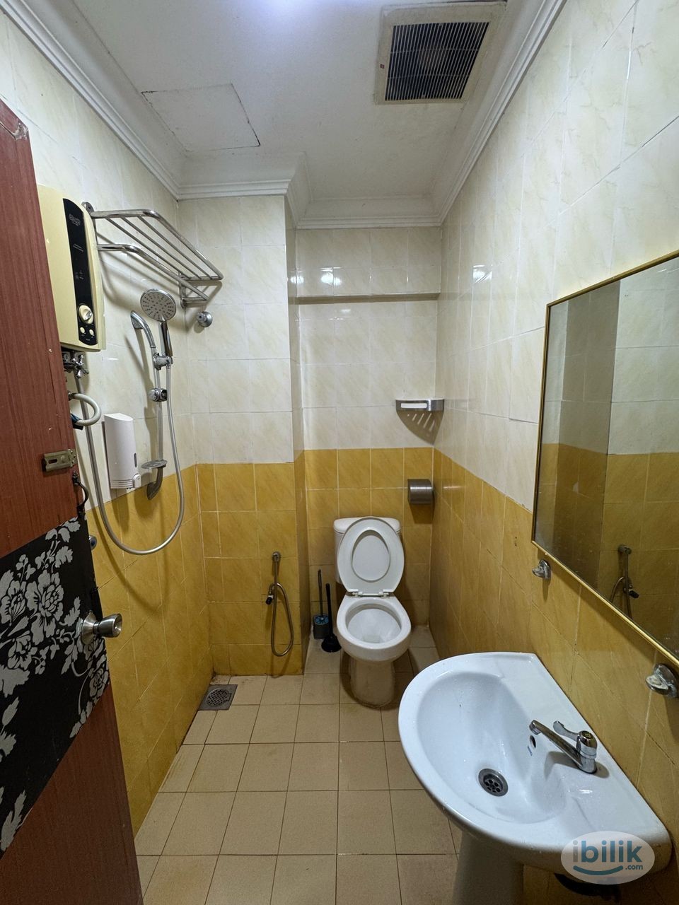Room for rent masjid jamek 💯 2 station to kl Sentral🚎. 0 Deposit room in Masjid Jamek💥 . 0 Deposit💯 - Image 2