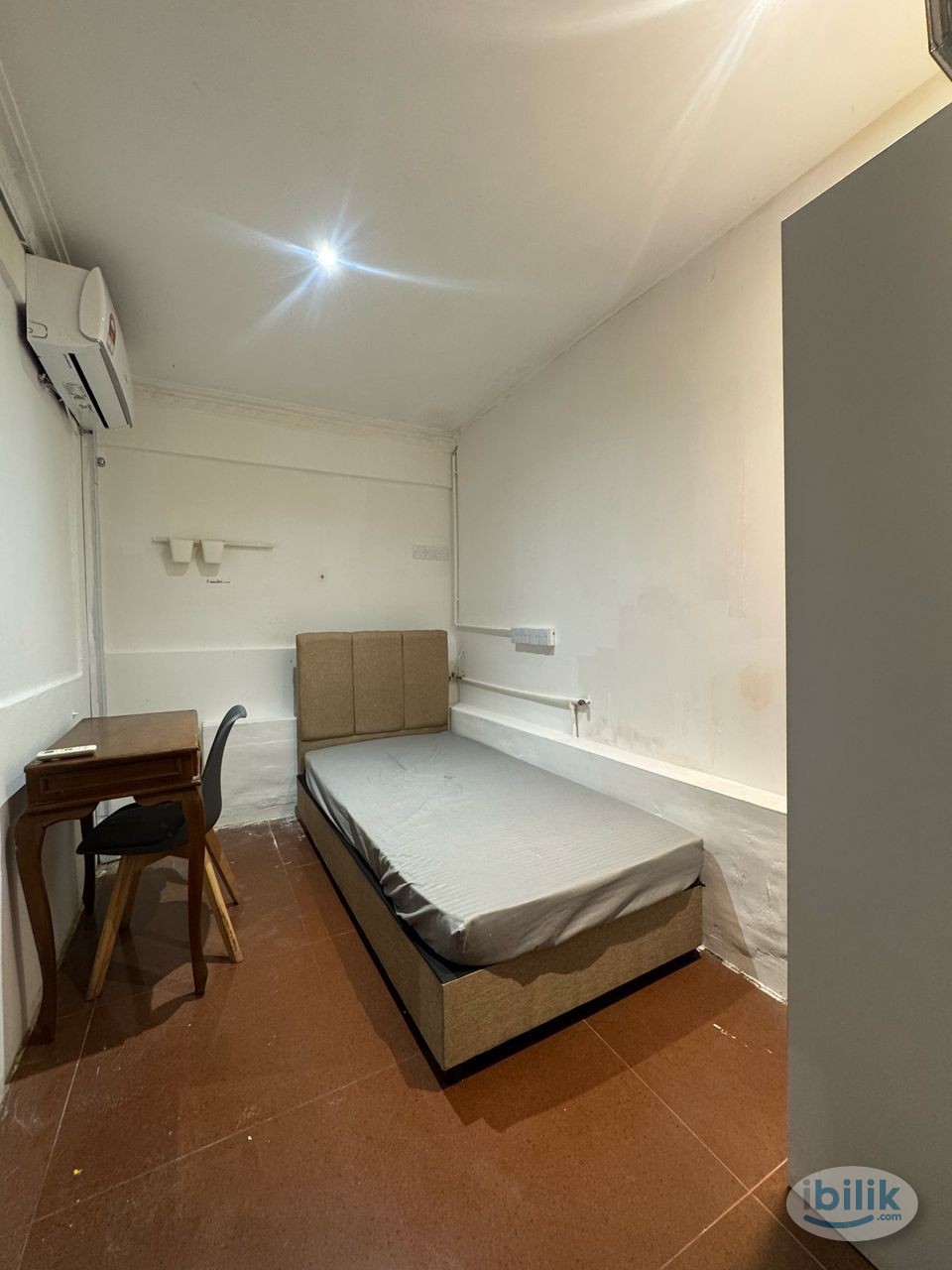 Room for rent masjid jamek 💯 2 station to kl Sentral🚎. 0 Deposit room in Masjid Jamek💥 . 0 Deposit💯 - Image 1