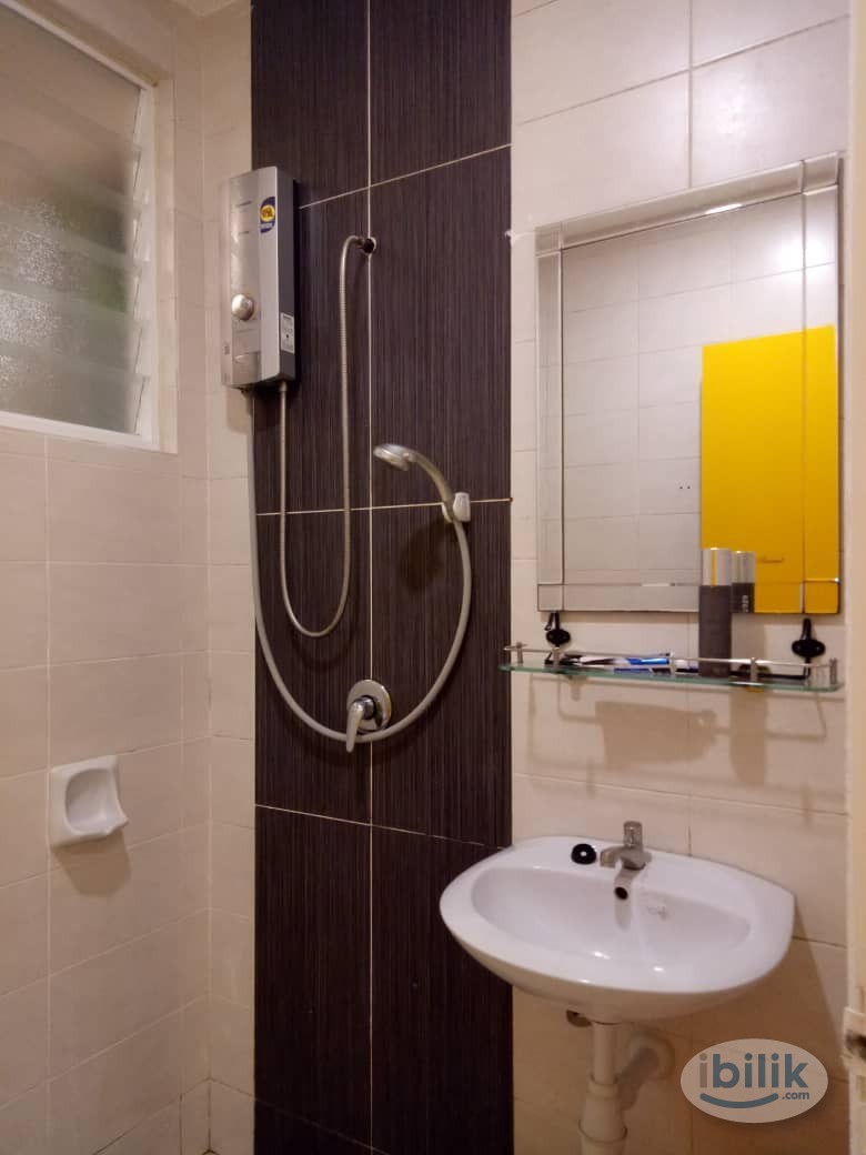 Middle Room at Impian Meridian, UEP Subang Jaya - Image 4