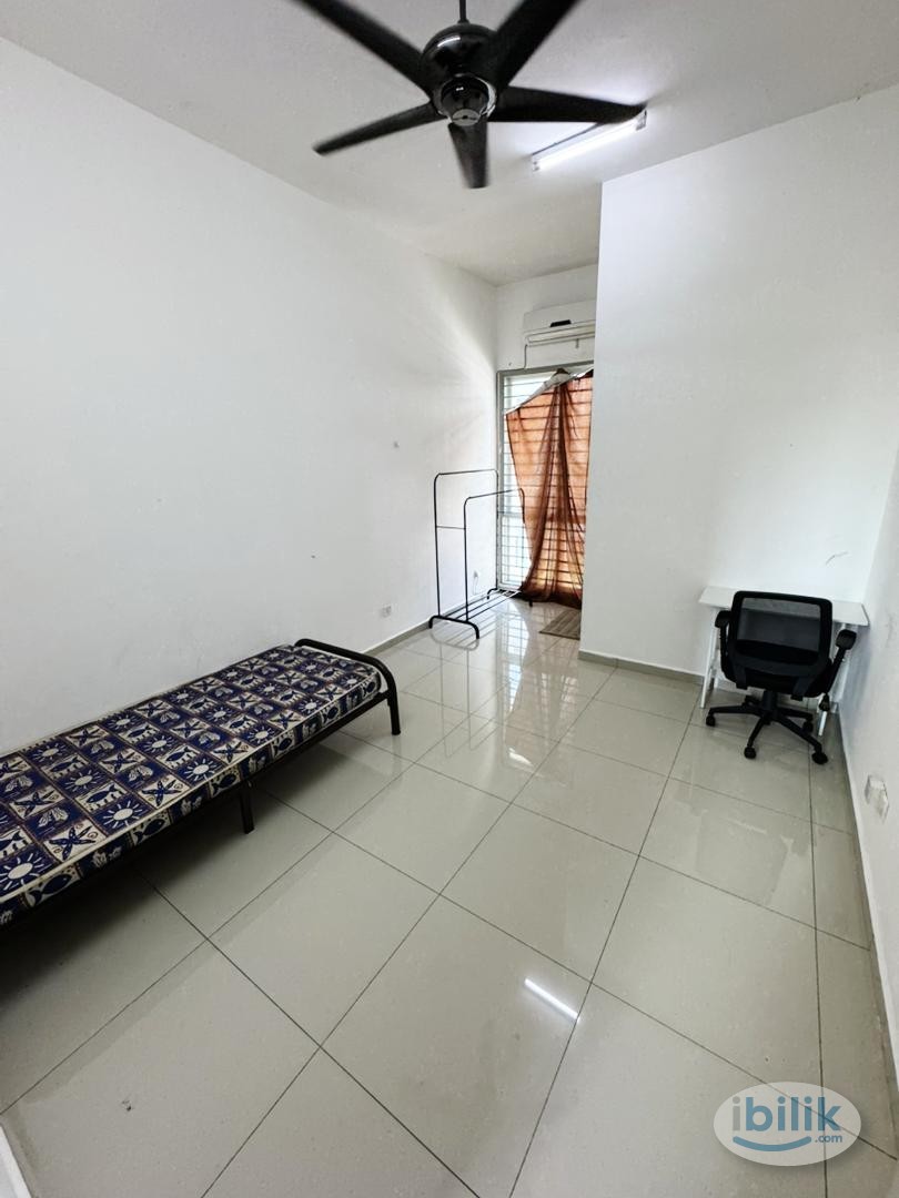 🌟ZERO DEPOSIT ATTACHED BATHROOM MIDDLE ROOM at Bandar Botanic Klang - Image 1