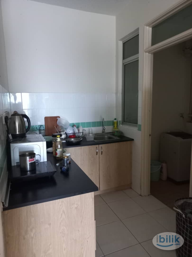 *NO PARTITION* Master Room at Metropolitan Square, Damansara Perdana - Image 1