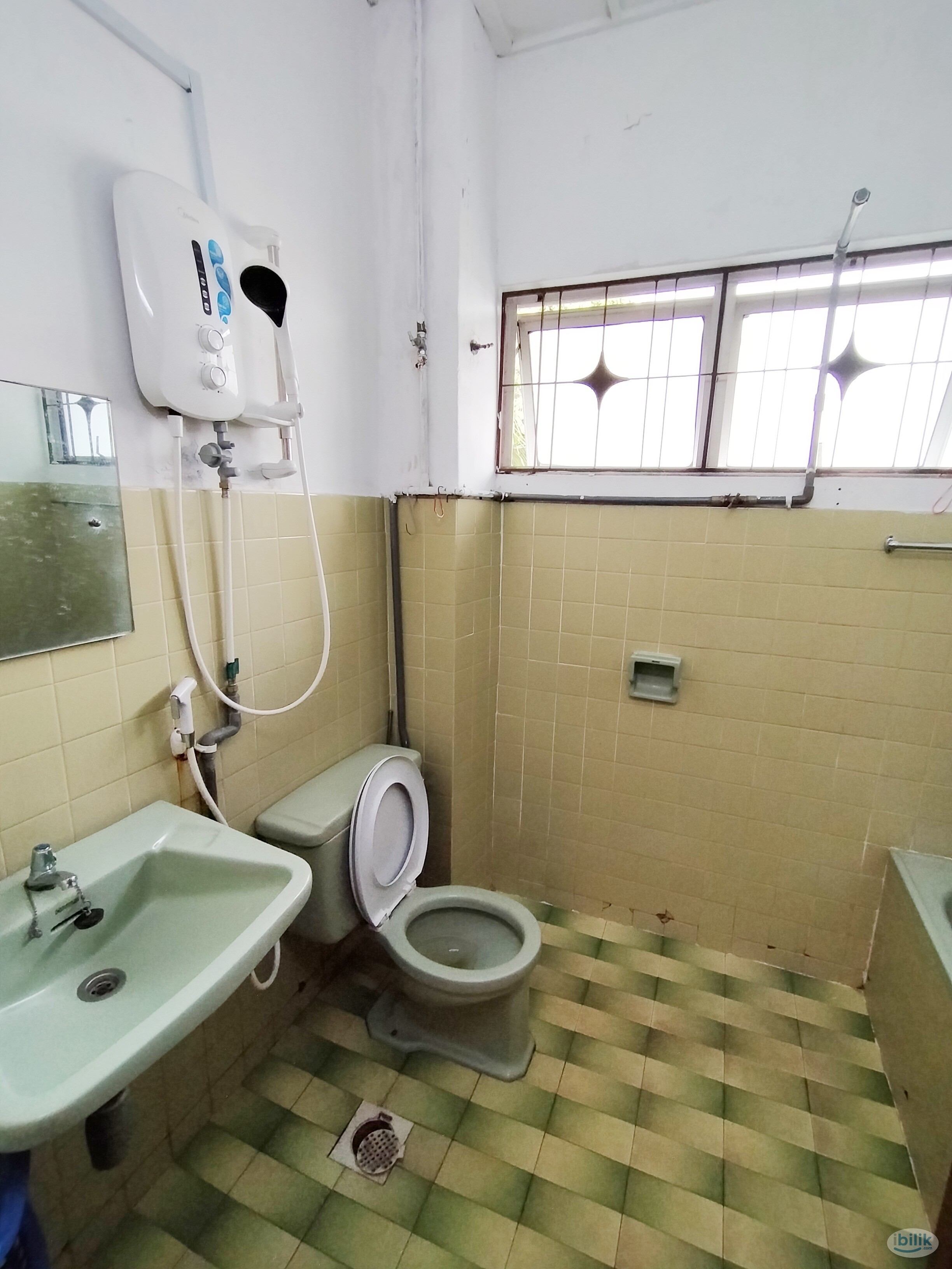 Walking distance to LRT Taman Bahagia 📣📣 Fully Furnished, High Speed Wifi - Image 2