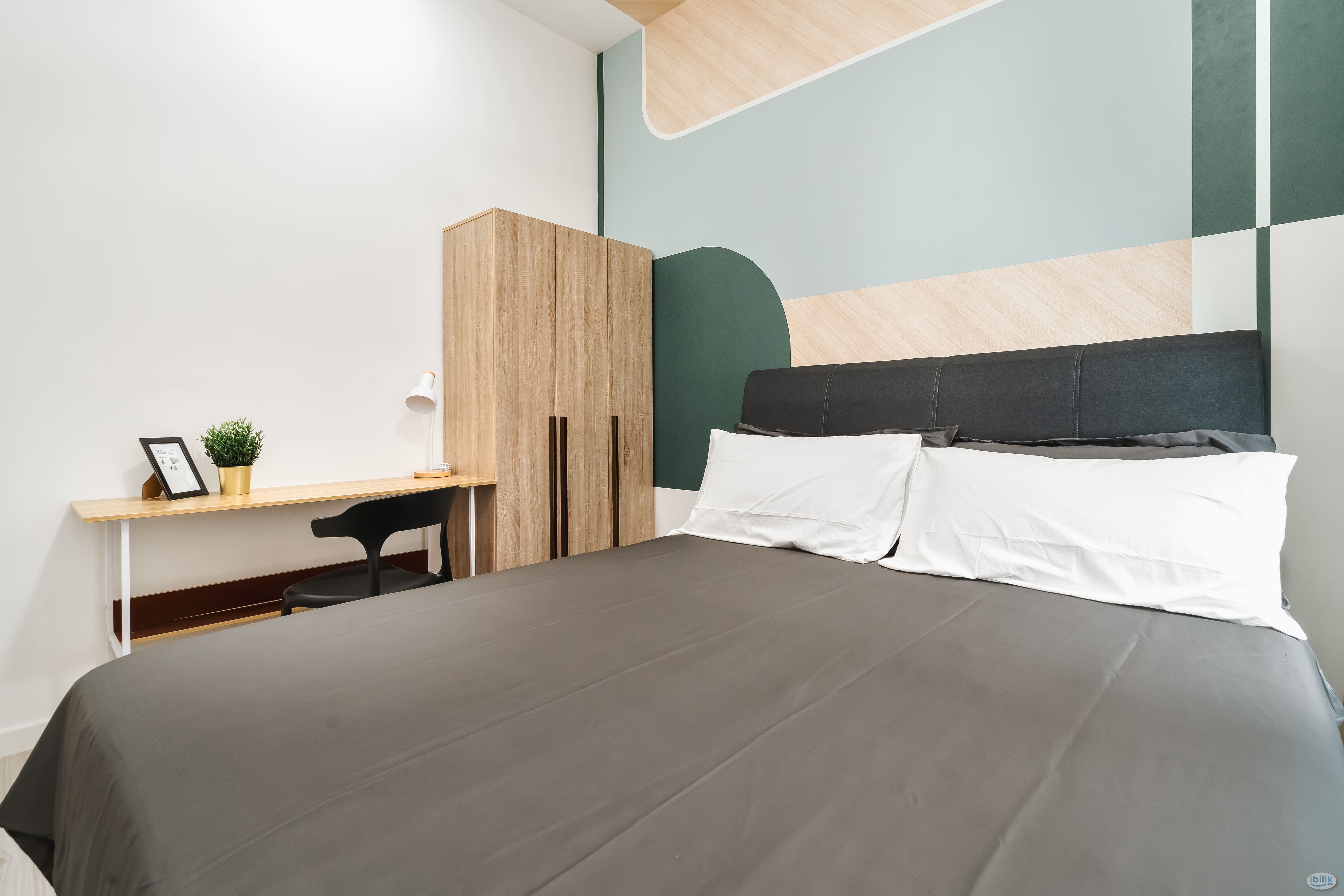 Premium Exclusive Medium Room with Interior Design Fully Furnished Meta City - Image 3