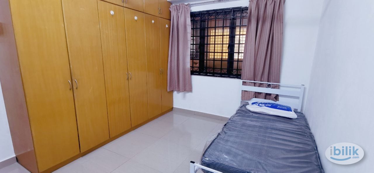 Middle Room at Vista Komanwel, Bukit Jalil - Image 3