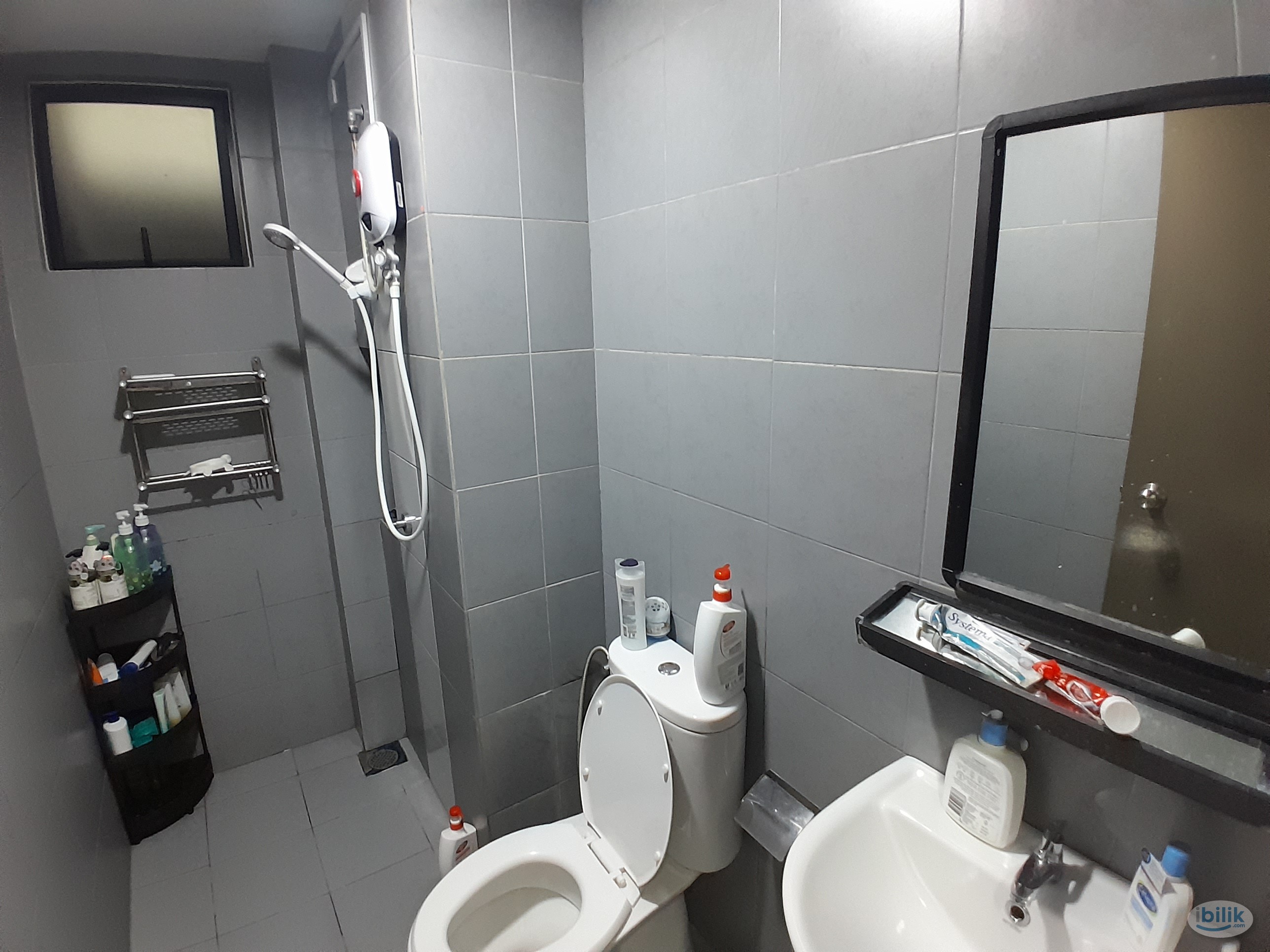 [Astetica Residence] Middle Room with Aircond Near KTM Serdang, The Mines Mall, Balakong🏠 - Image 3