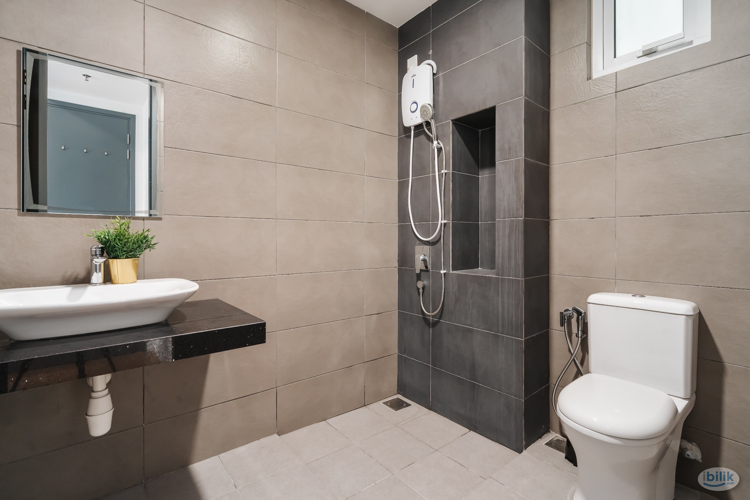 Premium Middle Room at Inspirasi Mont Kiara - Image 5