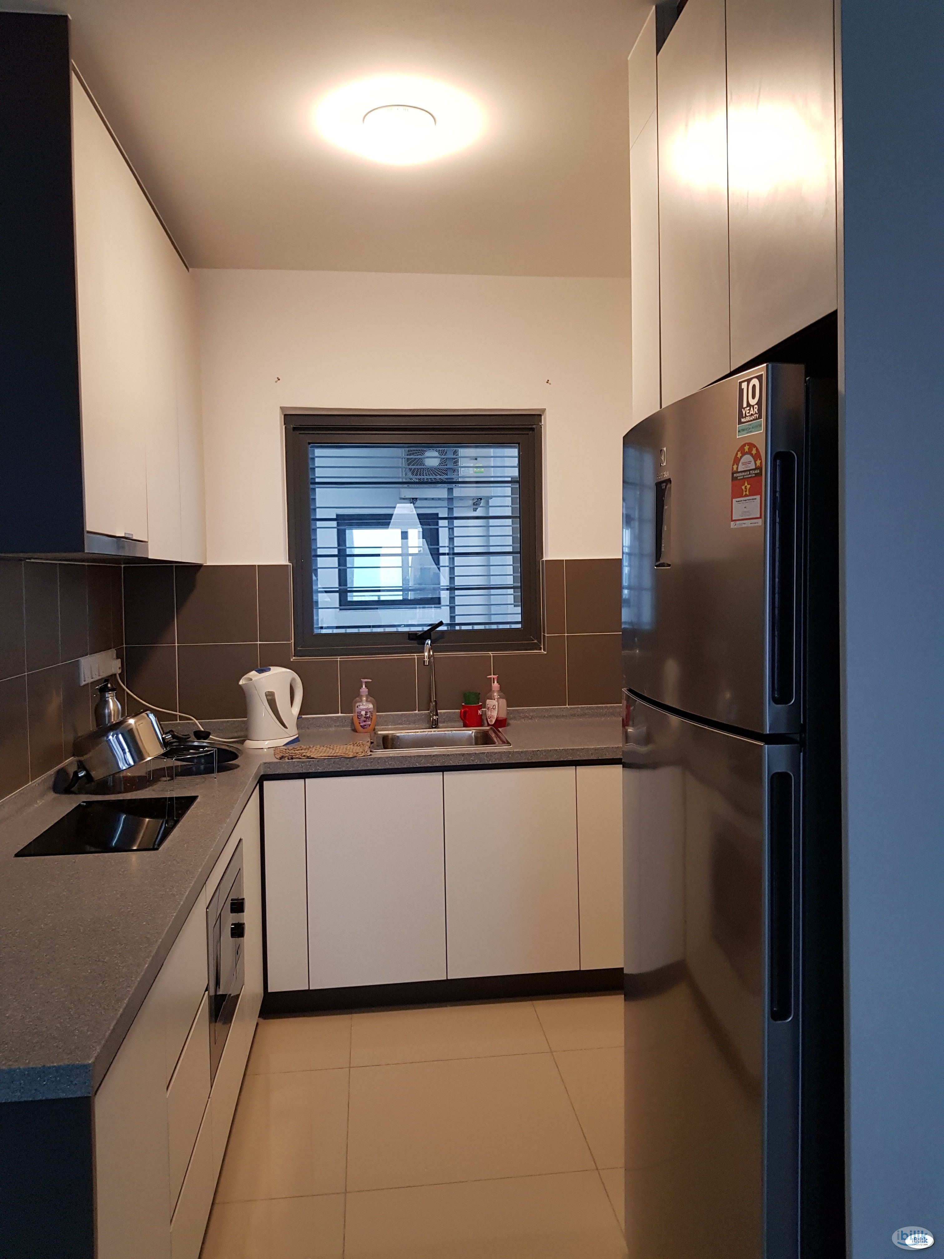 BIG medium room included parking fully furnished lakeville residence - Image 2