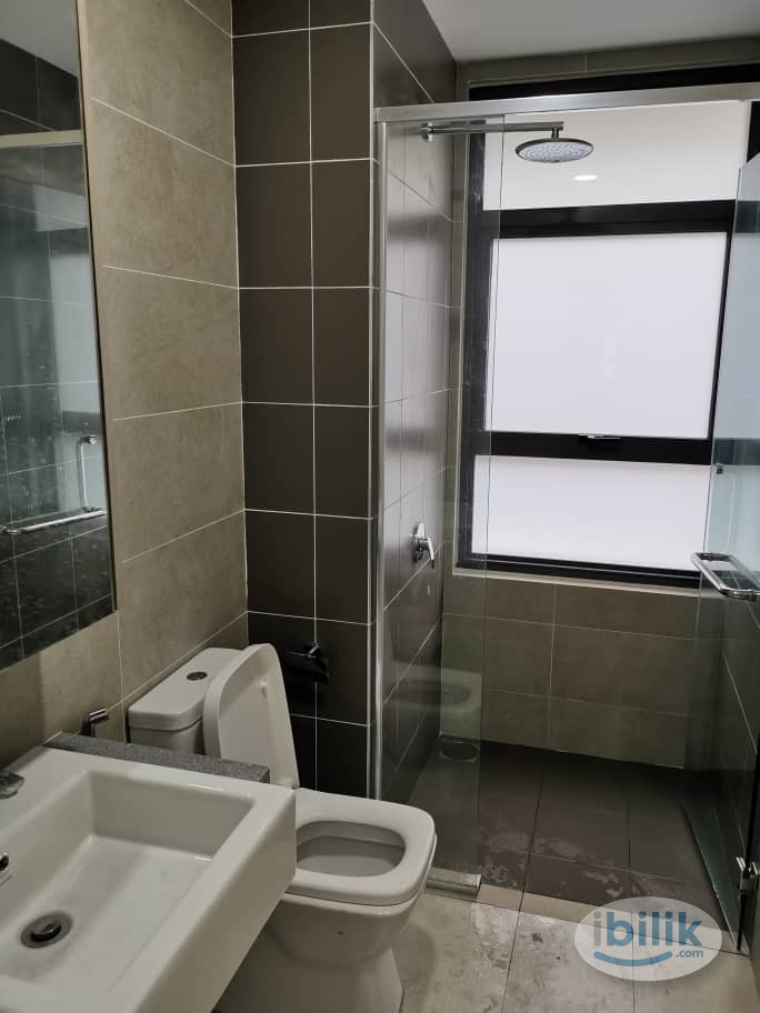 BIG medium room included parking fully furnished lakeville residence - Image 5