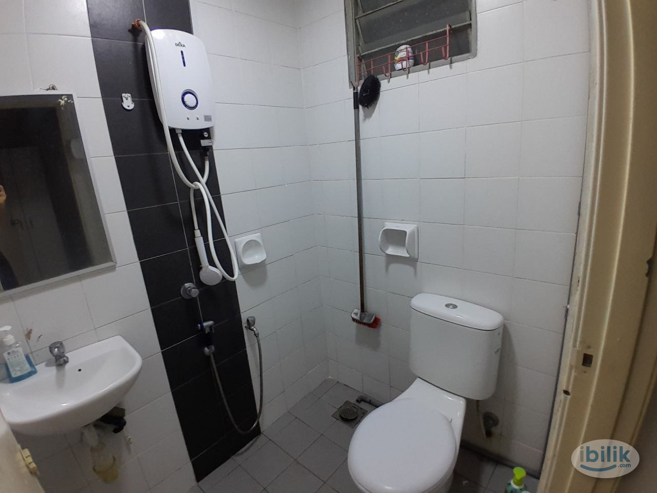 [Seri Atria Apartment] Mixed Gender Unit Medium Room with Aircond Rent 🎉Near HELP University, Subang 2 - Image 4