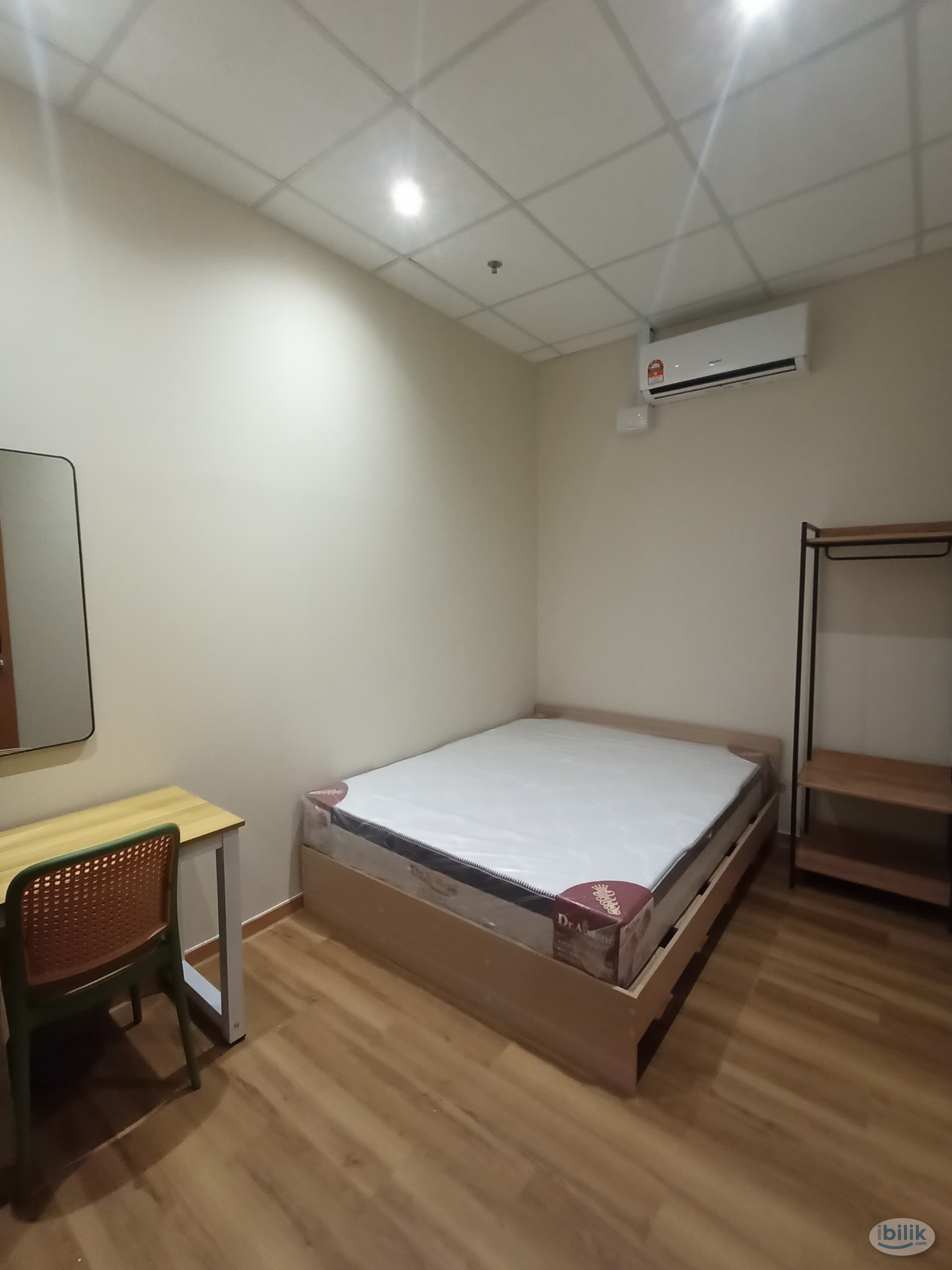 Convenient Room at Old Klang Road🤩 4 min to Mrt Station🚉 9 min driving distance to Mid Valley Megamall🚘 Immediate move i - Image 1