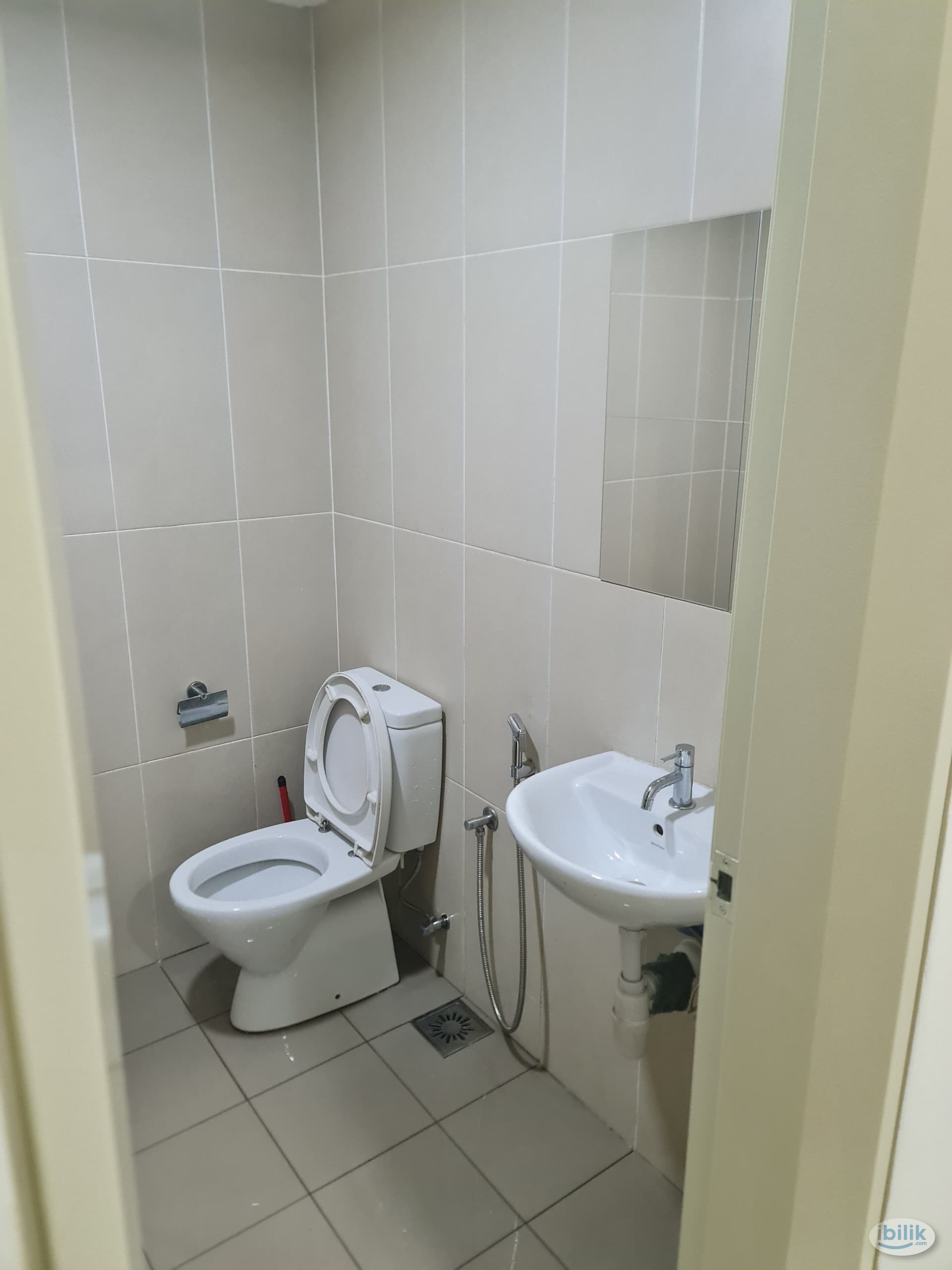 Executive Private Single Room for Rent ( shared bathroom with 1 other ONLY ) , Res280 Selayang, walking distance to hosp - Image 5