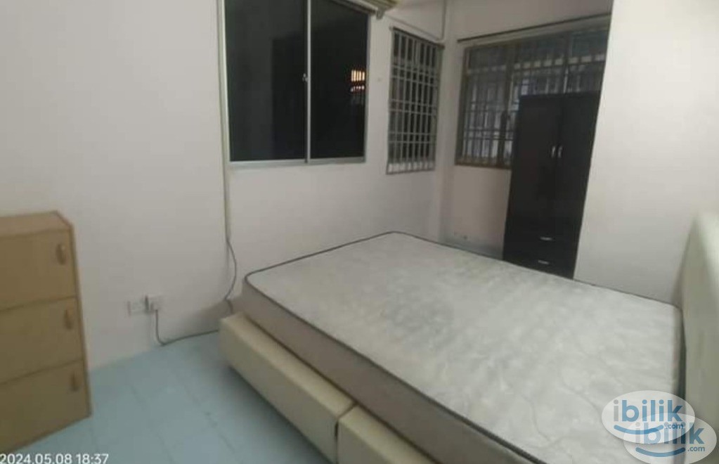 Middle Room at Bayan Lepas, Penang - Image 1