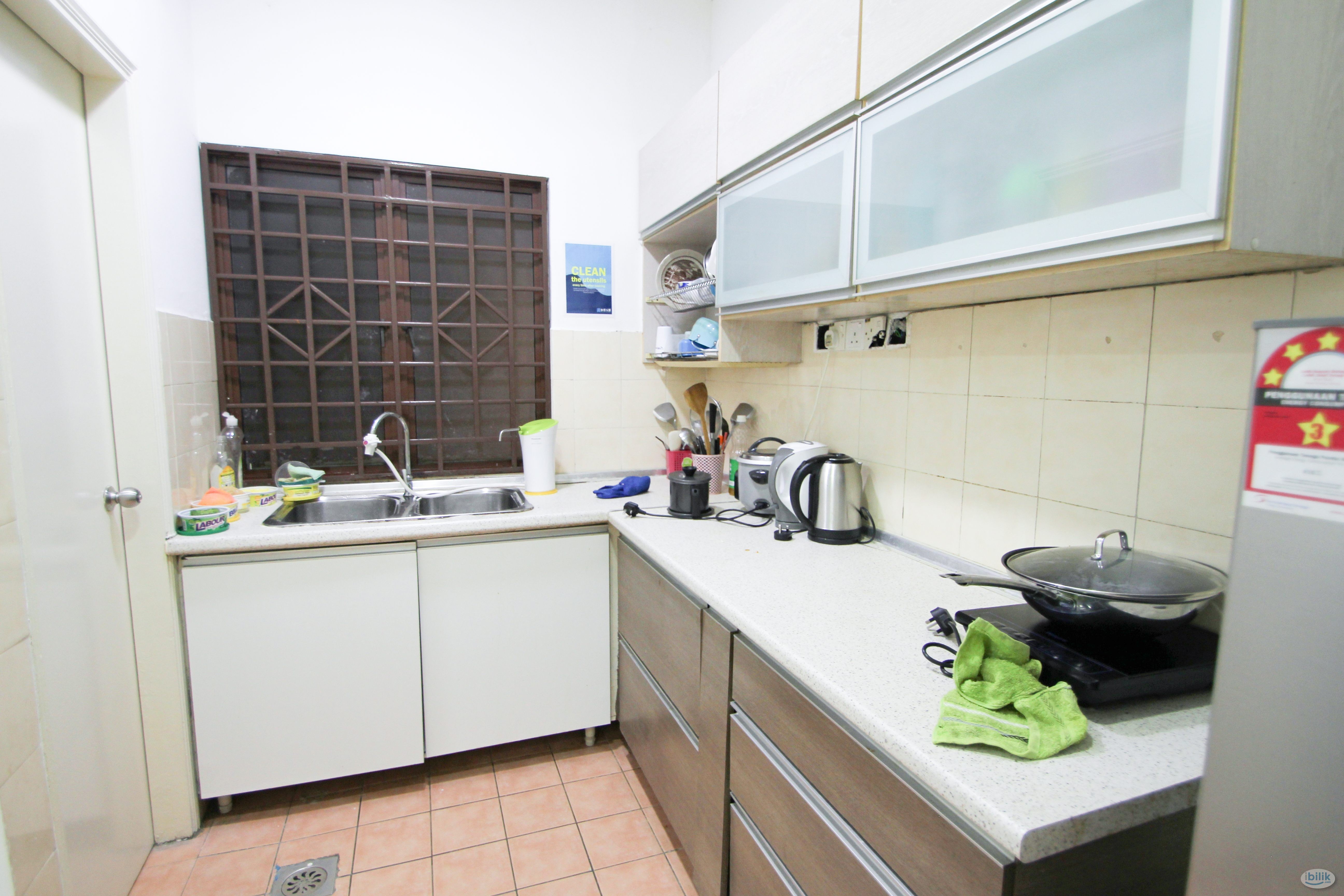 *Female unit* Middle Room with Balcony @ Palm Spring Kota Damansara - Image 4