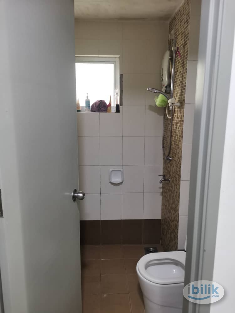 Cheapest Medium Room At Suasana Lumayan, Walking Distance Wisma Zelan Bandar Sri Permaisuri - Image 4
