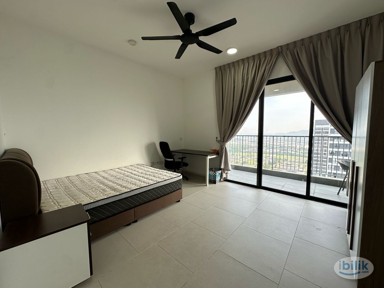 Middle Room at SQWhere, Sungai Buloh - Image 1