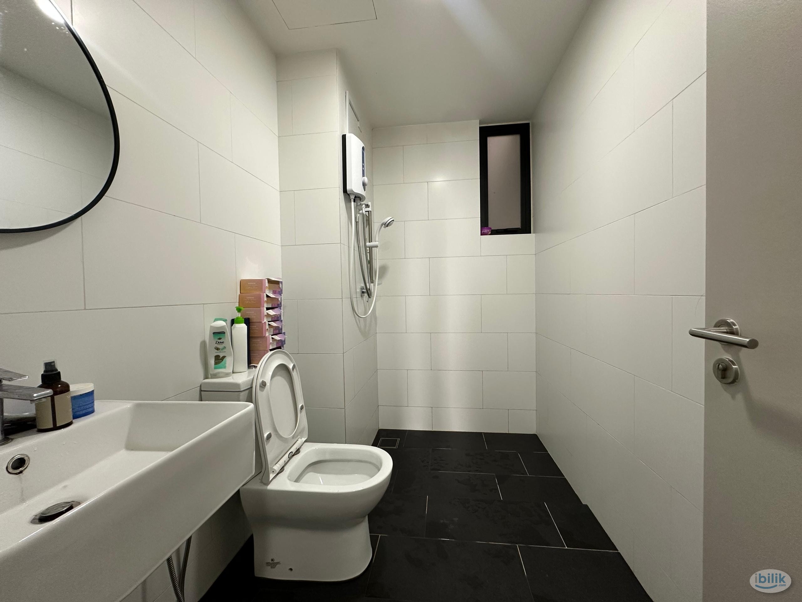 Middle Room at SQWhere, Sungai Buloh - Image 4