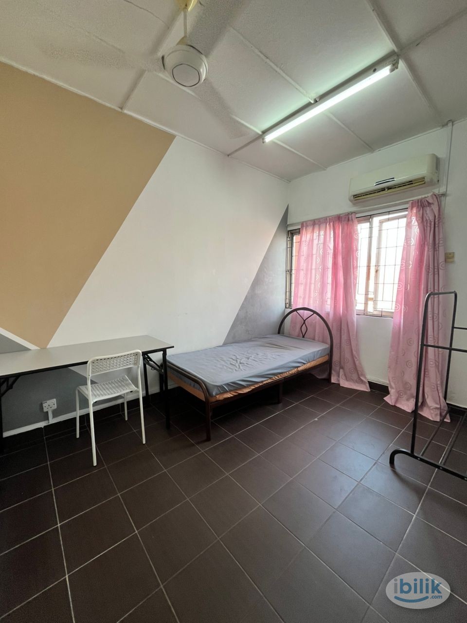 🤩LOW DEPOSIT🤩NICE ROOM FOR RENT AT SS2 PETALING JAYA🎏🎏NEAR FOOD STALL , BANK, BUSSTOP✨✨ - Image 1