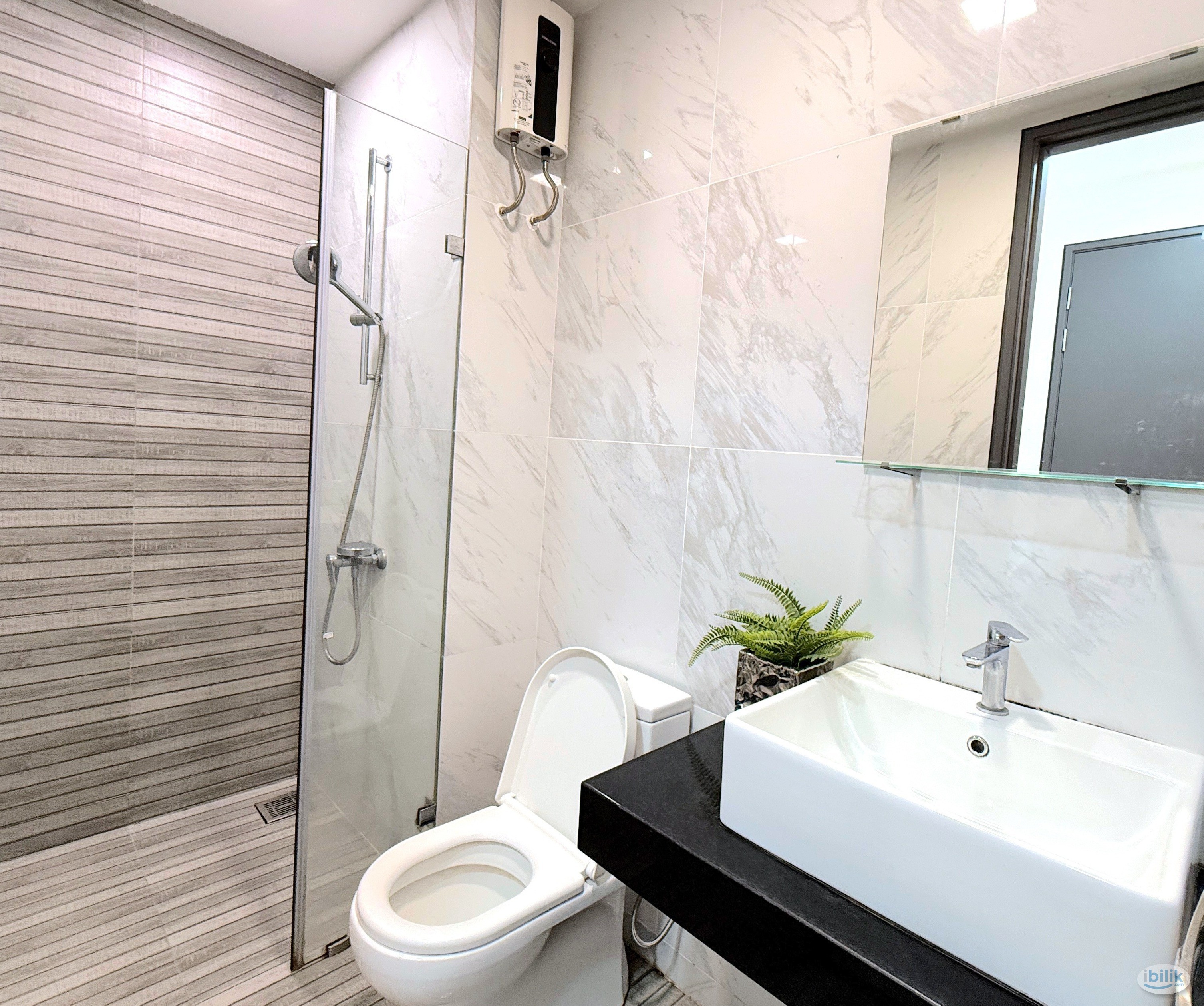 Master Room at Emporis for Female Free Parking - Image 2