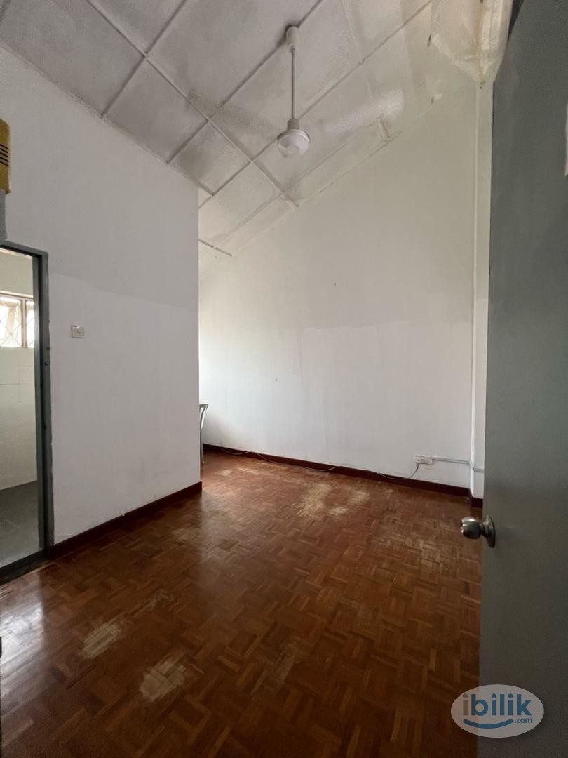Middle Room at SS2, Petaling Jaya - Image 2