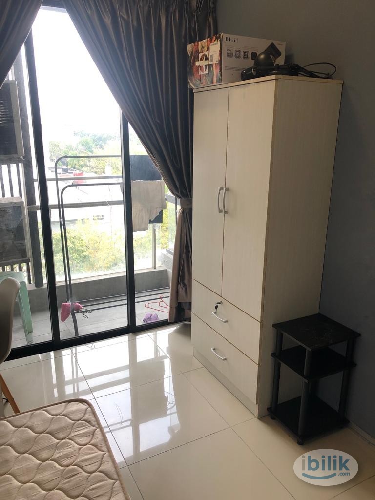 Single Room with Balcony at Paramount Utropolis @ Glenmarie, Shah Alam - Image 1