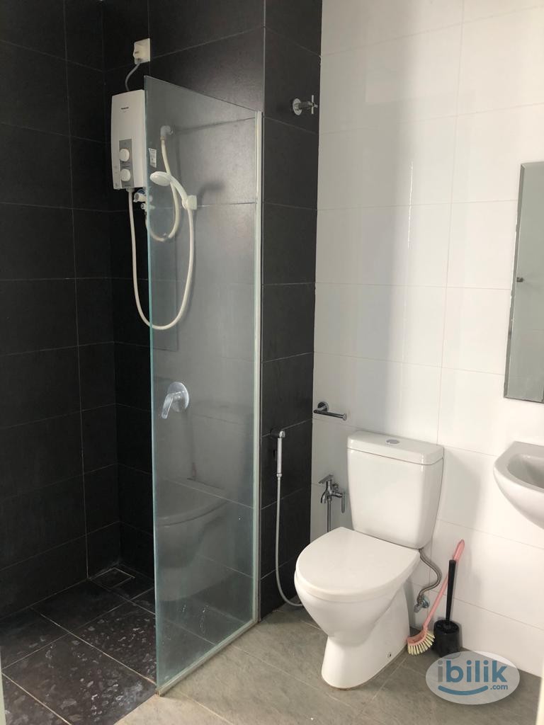 Single Room with Balcony at Paramount Utropolis @ Glenmarie, Shah Alam - Image 4