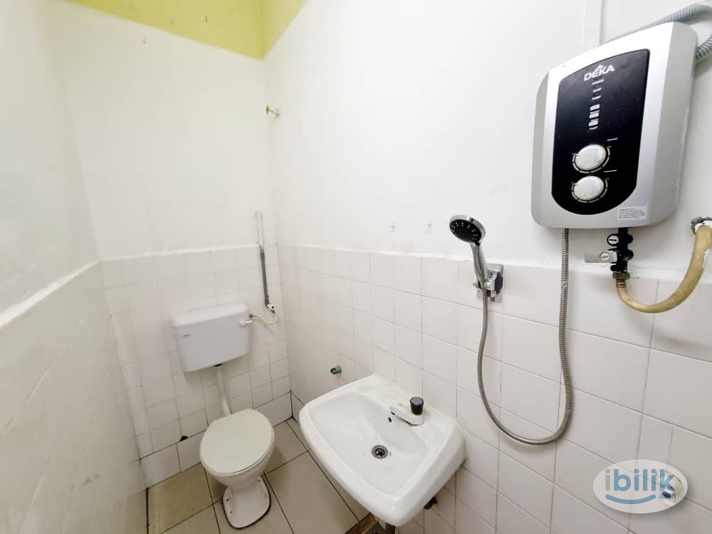 Single Room at Bandar Hilir, Melaka Raya near Dataran Pahlawan Mahkota Hotel Element Mall Bukit Cina - Image 4