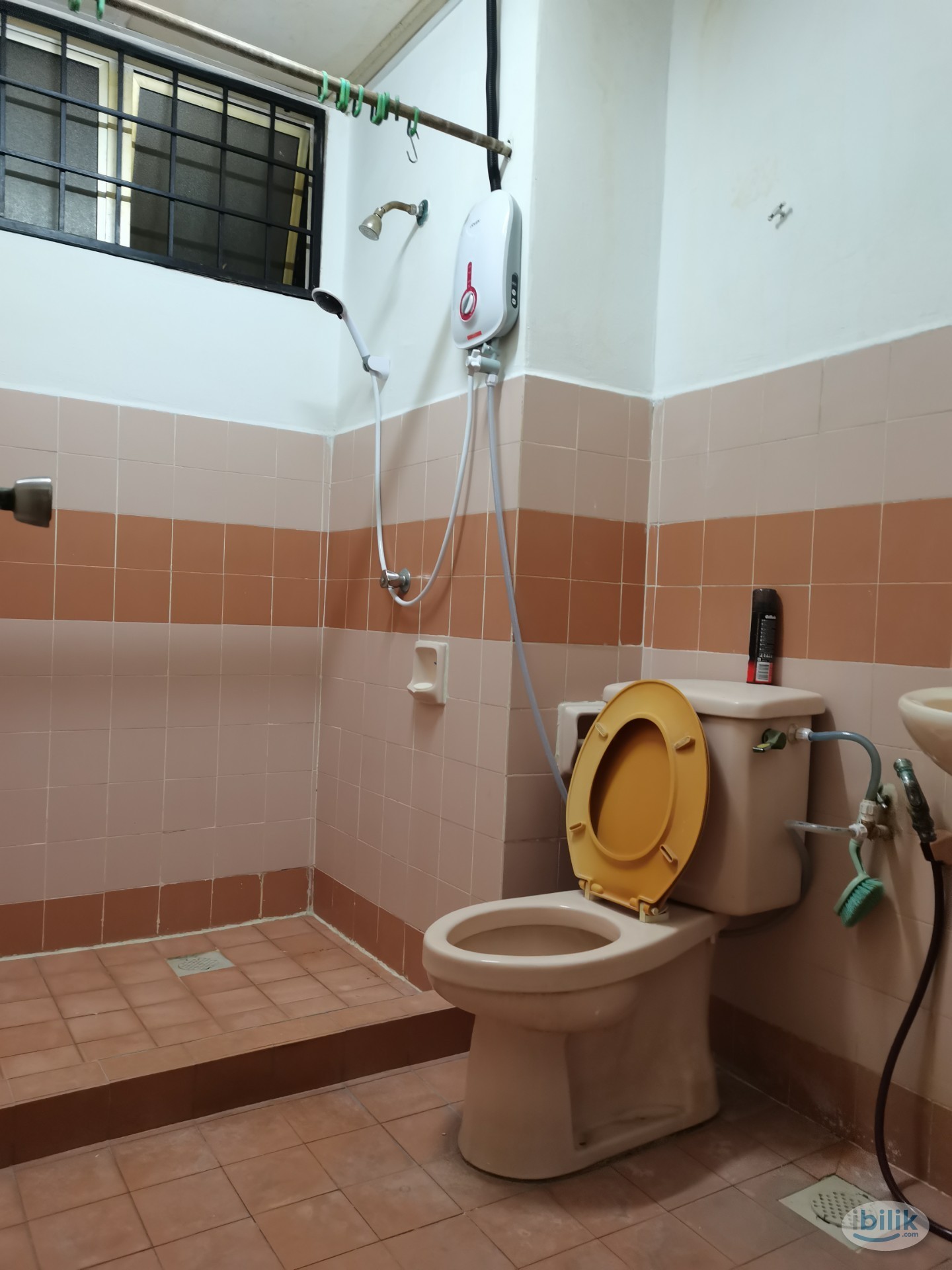 Medium room bukit OUG condominium awam besar LRT station - Image 2