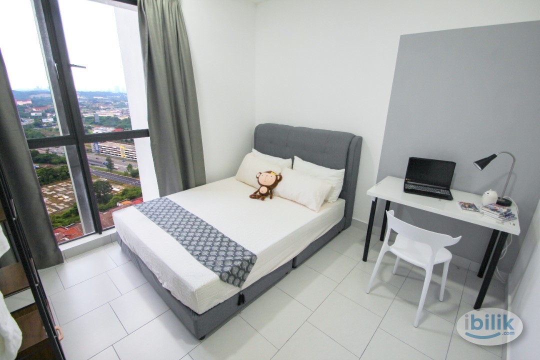 [NEAR UPM] Middle Room with Aircond & Window for Rent at Astetica Residence - Image 1