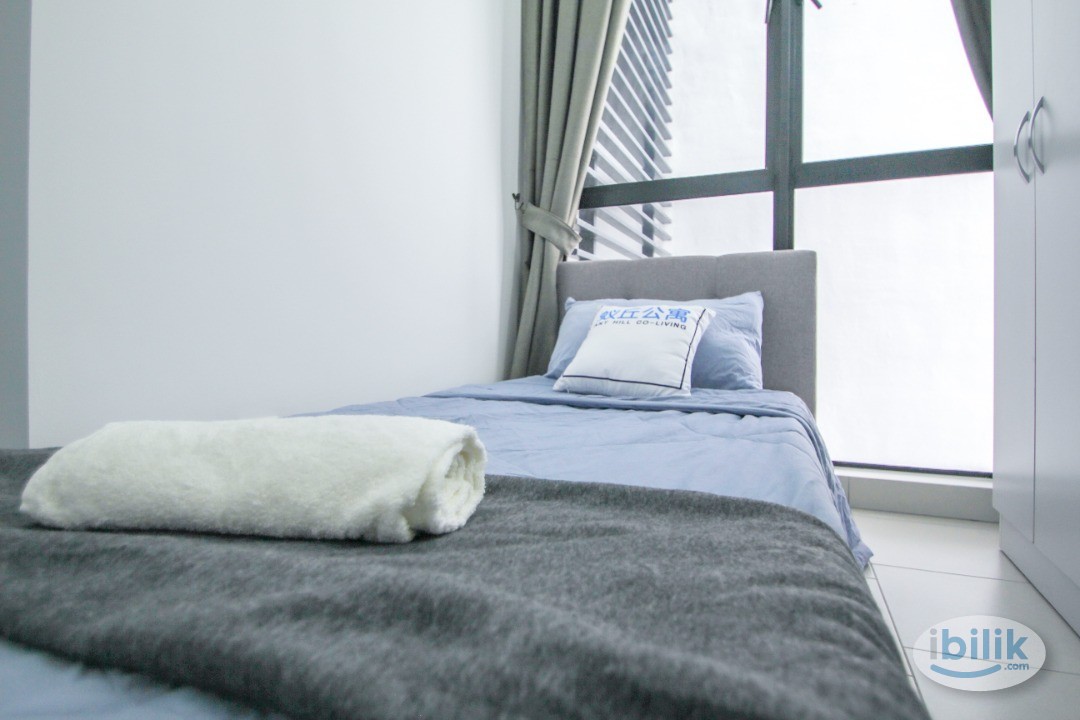 Single room with aircond & window for rent at Astetica Residence - Image 2