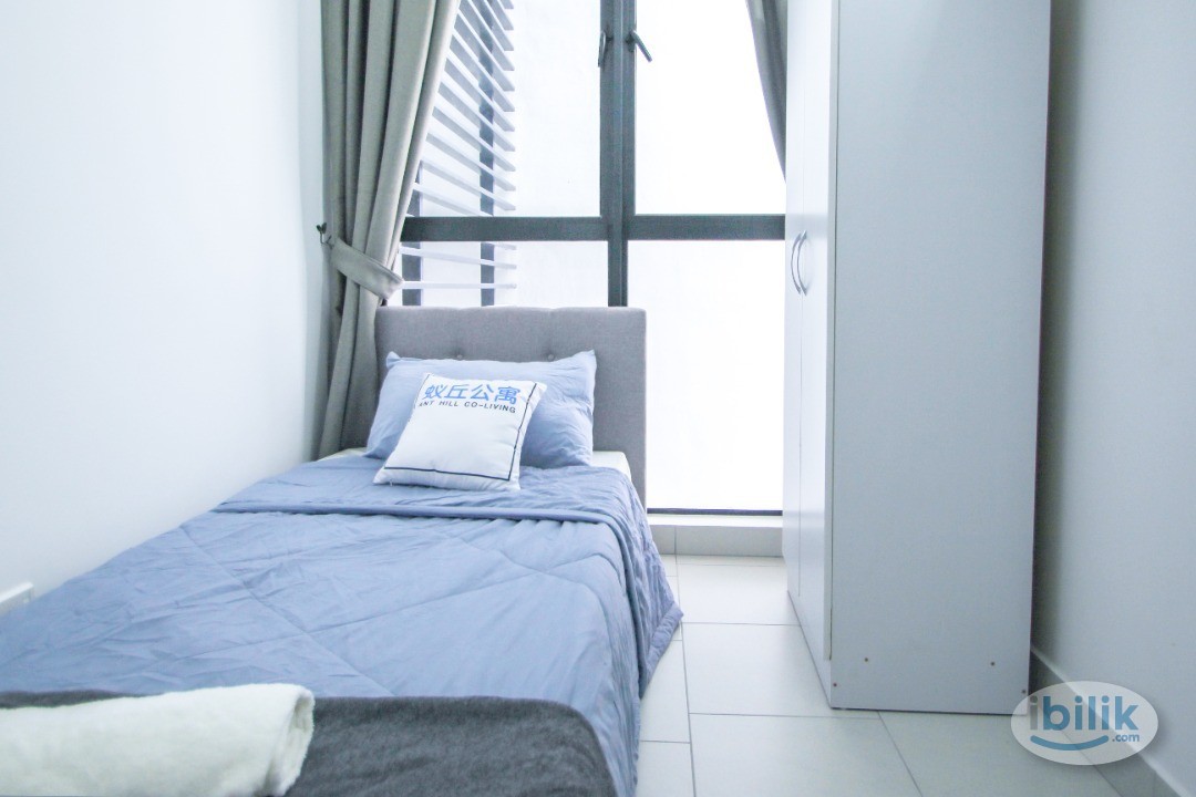 Single room with aircond & window for rent at Astetica Residence - Image 3