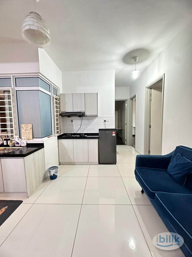 Middle Room at Saville @ The Park, Pantai - Image 1