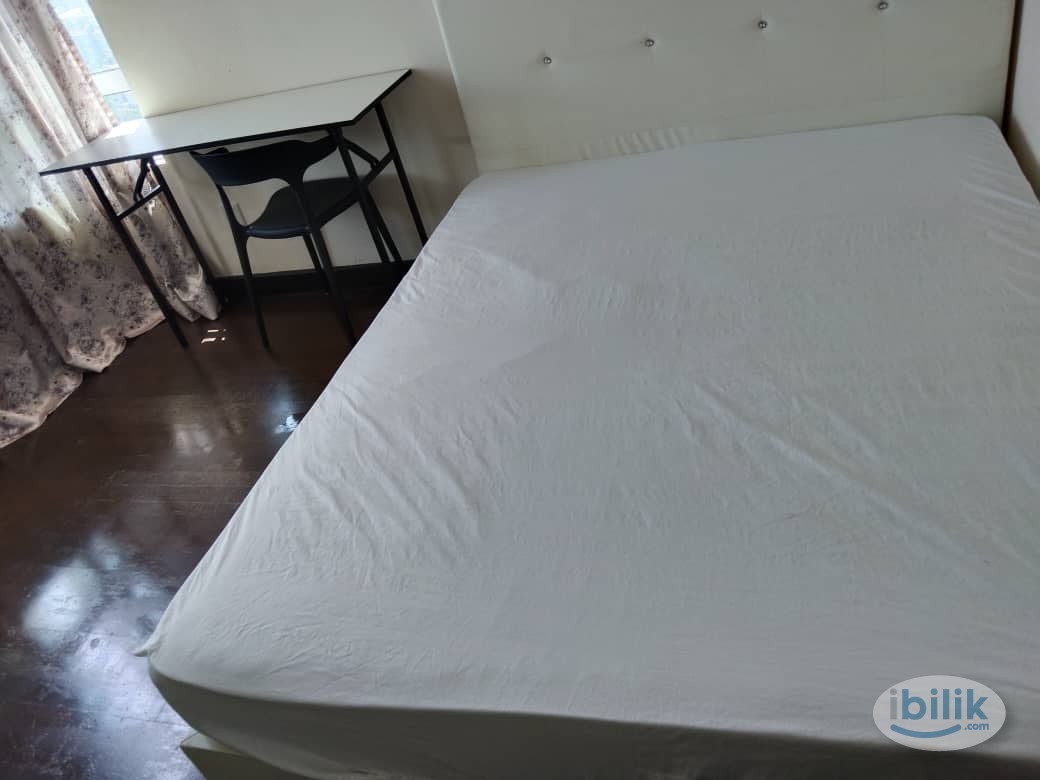 Middle Room at Saville @ The Park, Pantai - Image 3