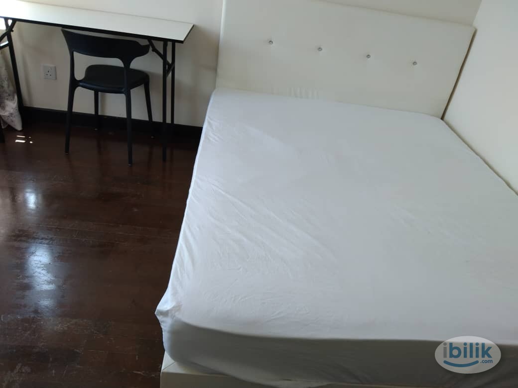 Middle Room at Saville @ The Park, Pantai - Image 4