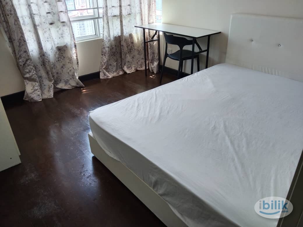 Middle Room at Saville @ The Park, Pantai - Image 5