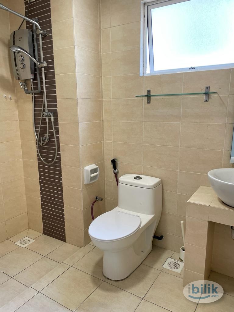 Female only unit-Master Room at Cova Villa, Kota Damansara - Image 3