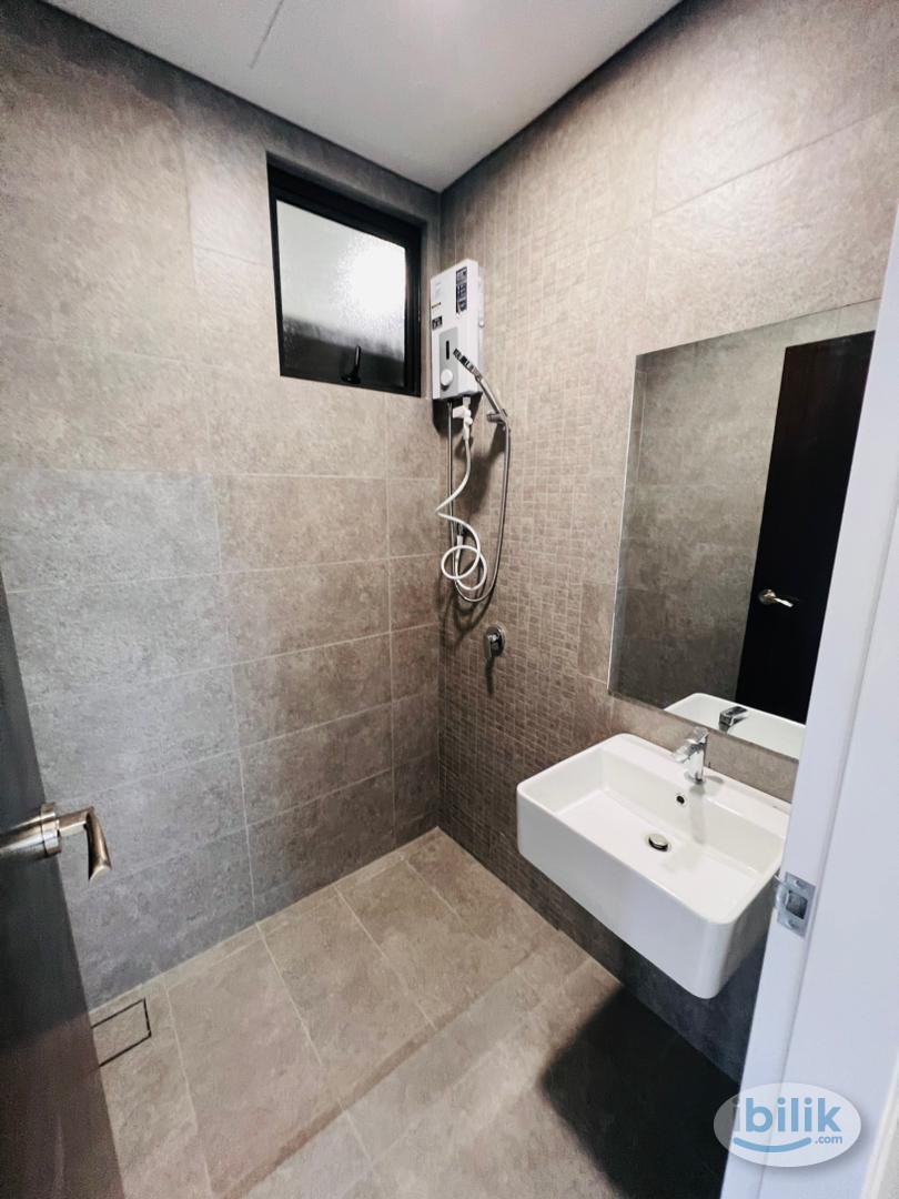 Middle Room at The Birch, Jalan Ipoh [Walking Distance to MRT Sentul Barat] NO PARTITION ROOM - Image 4