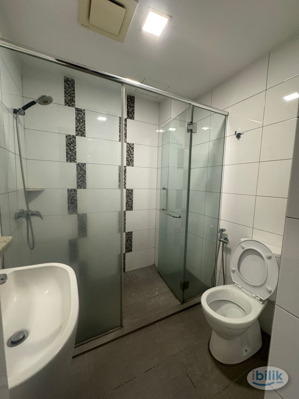 2 Stations away from TRX 🚝 Hotel Type Room with Private Bathroom @ MRT Maluri - Image 4