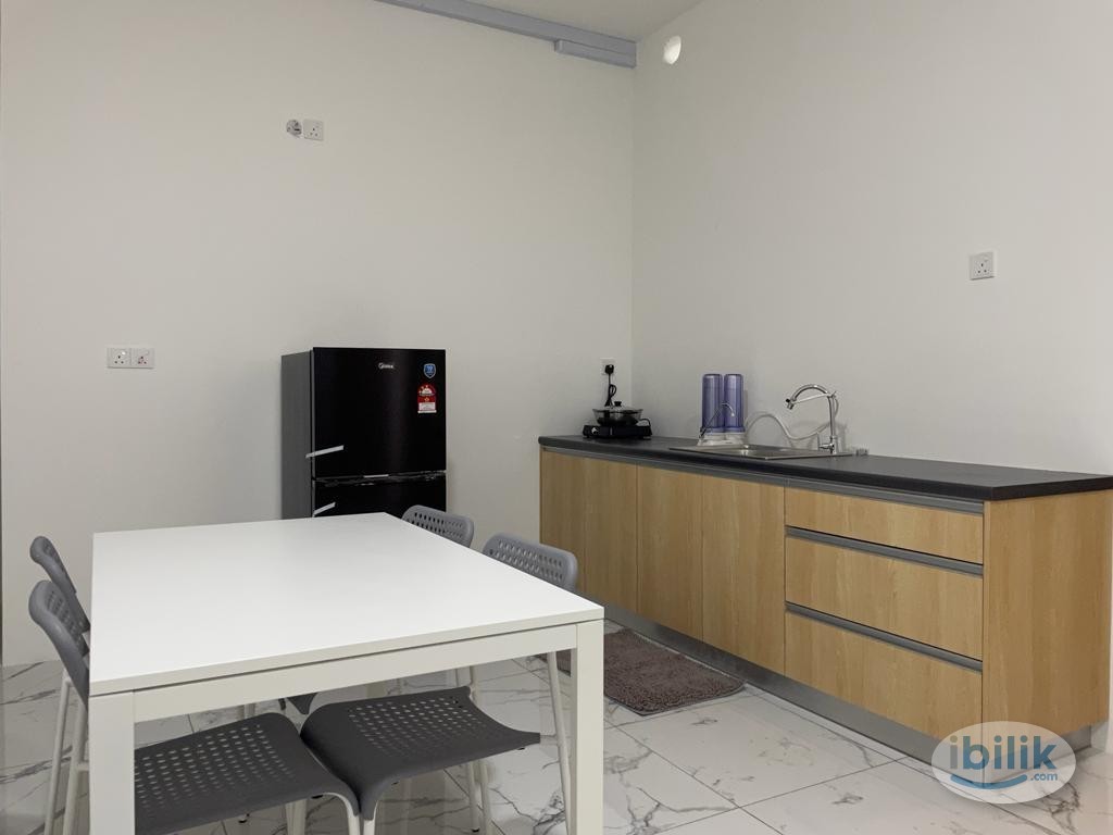 Cozy Sea View Master Room at QuayWest Residence, Bayan Lepas - Image 3