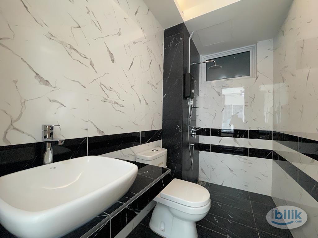 Cozy Sea View Master Room at QuayWest Residence, Bayan Lepas - Image 4