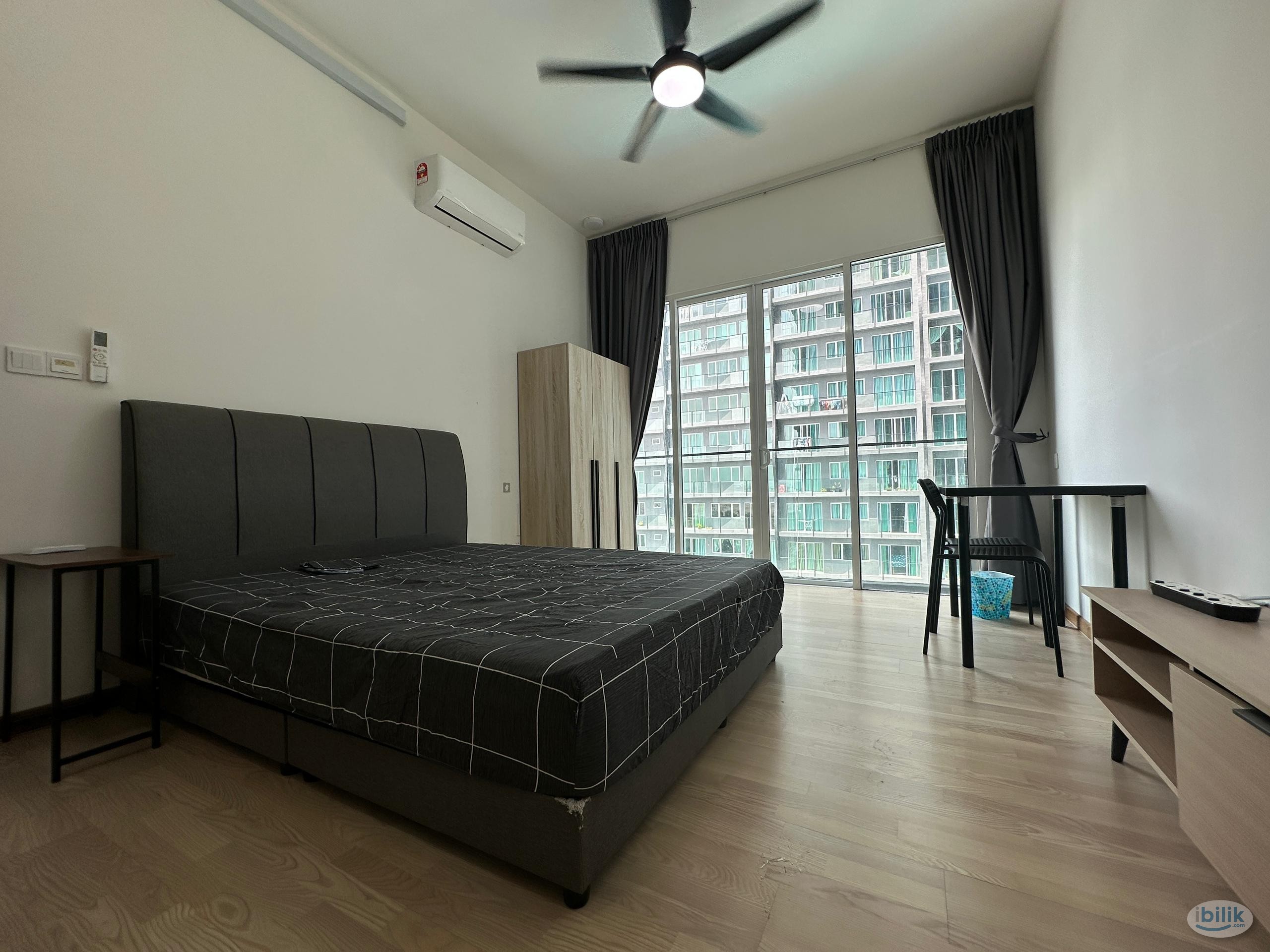 Cozy Sea View Master Room at QuayWest Residence, Bayan Lepas - Image 1