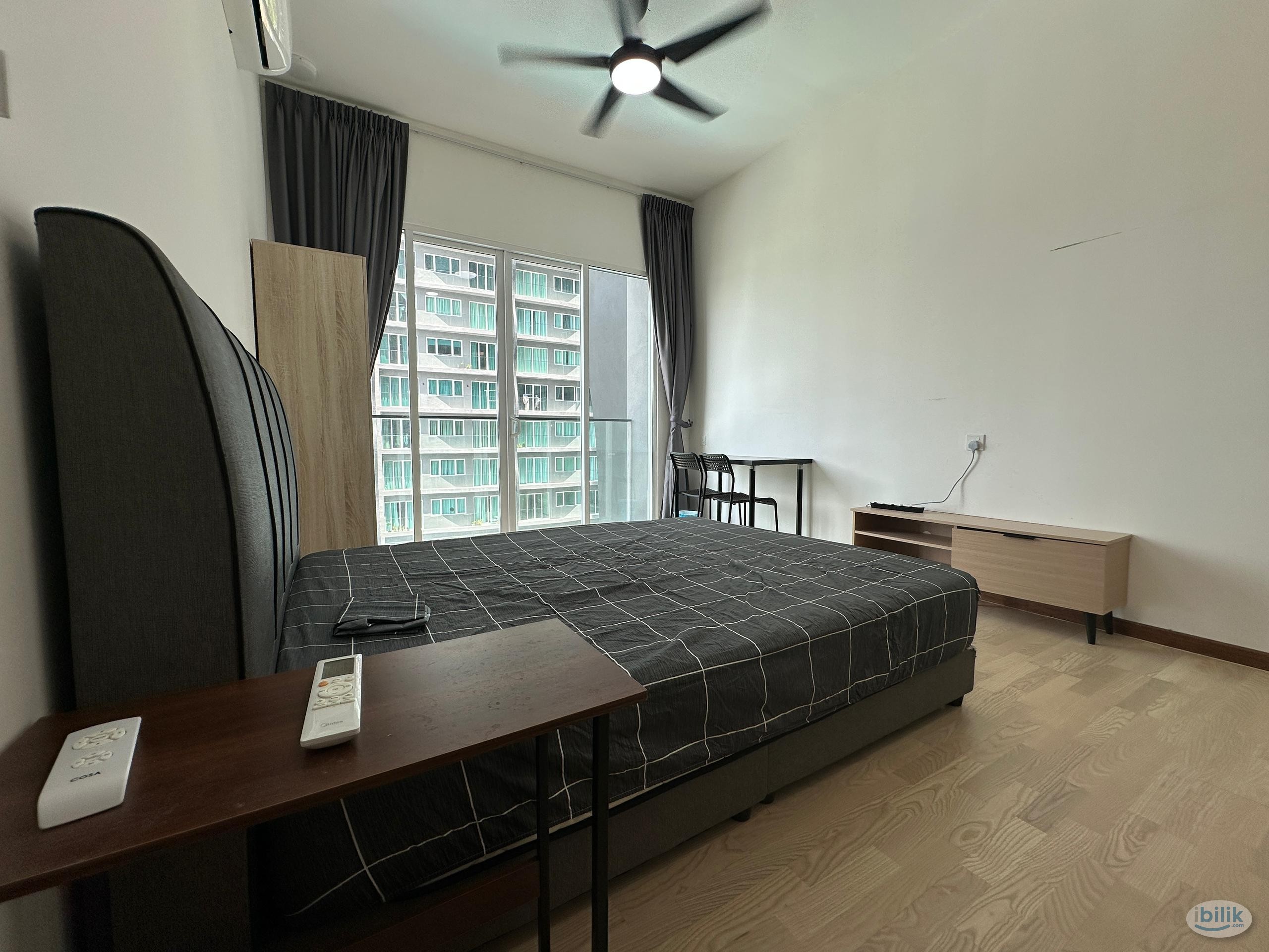 Cozy Sea View Master Room at QuayWest Residence, Bayan Lepas - Image 5