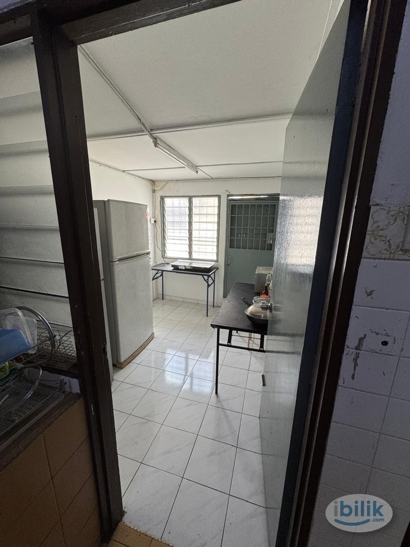 Room Attcahed Bathroom at SS15, Subang Jaya - Image 4