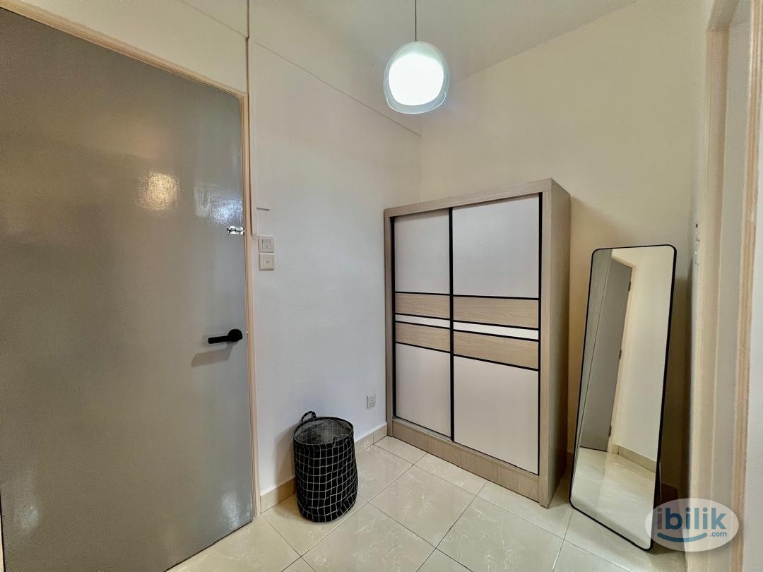 Newly Furnished Master Queen  Bedroom to Rent @ Casa Indah 1 @ Keyless Room @ Smart Lock Room & Main Entrance @ Mix Unit - Image 4