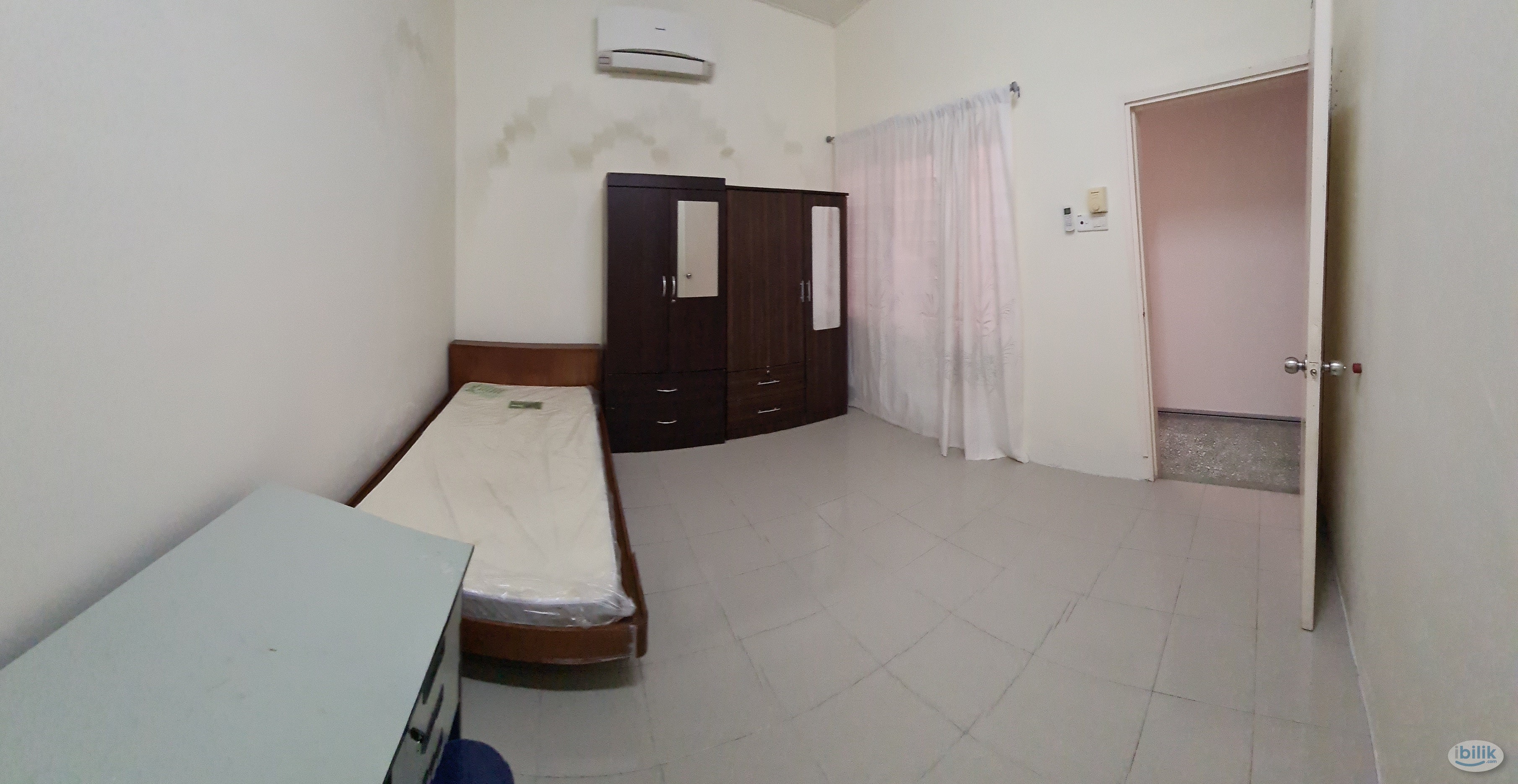 Fully furnished airconditioned room free WIFI free cleaning at Section 17 Petaling Jaya - Image 2