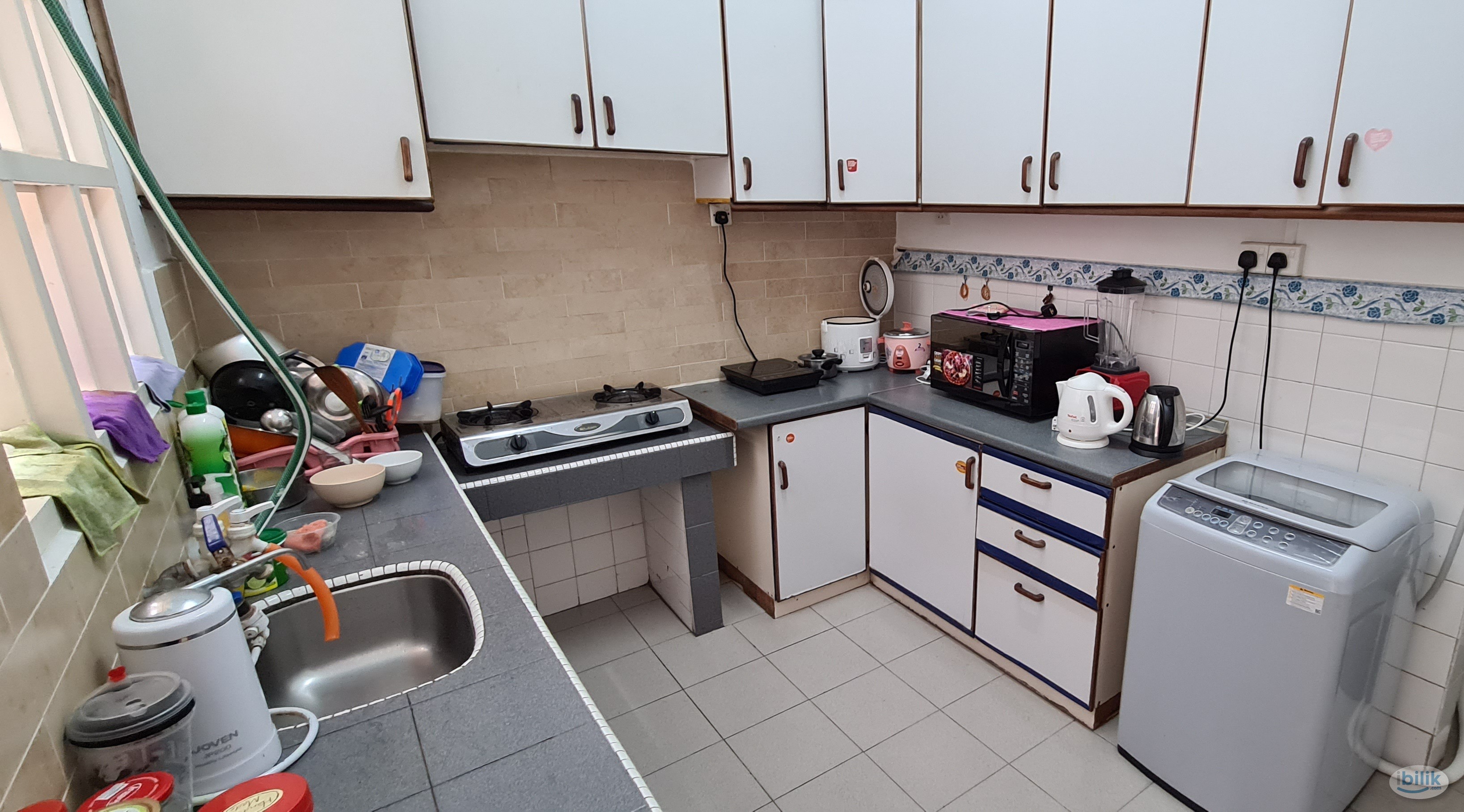Fully furnished airconditioned room free WIFI free cleaning at Section 17 Petaling Jaya - Image 4
