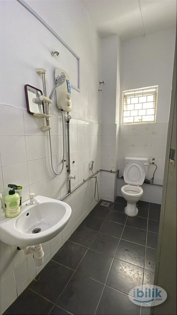 Clean Private Room to rent @ SS2 - Image 4